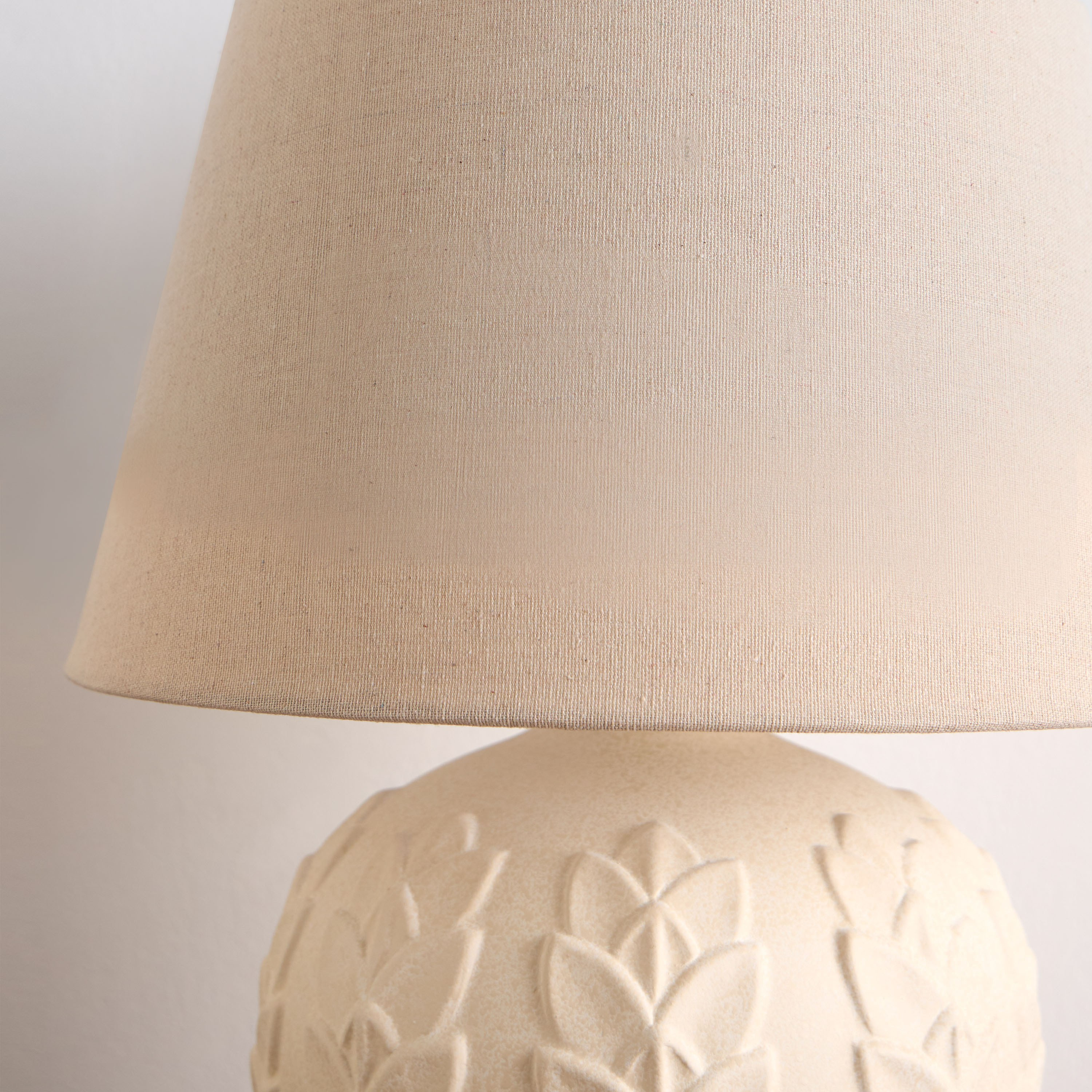 Alvina Ceramic Table Lamp - 49 cm-household-lighting-tableanddesklamps-image-3