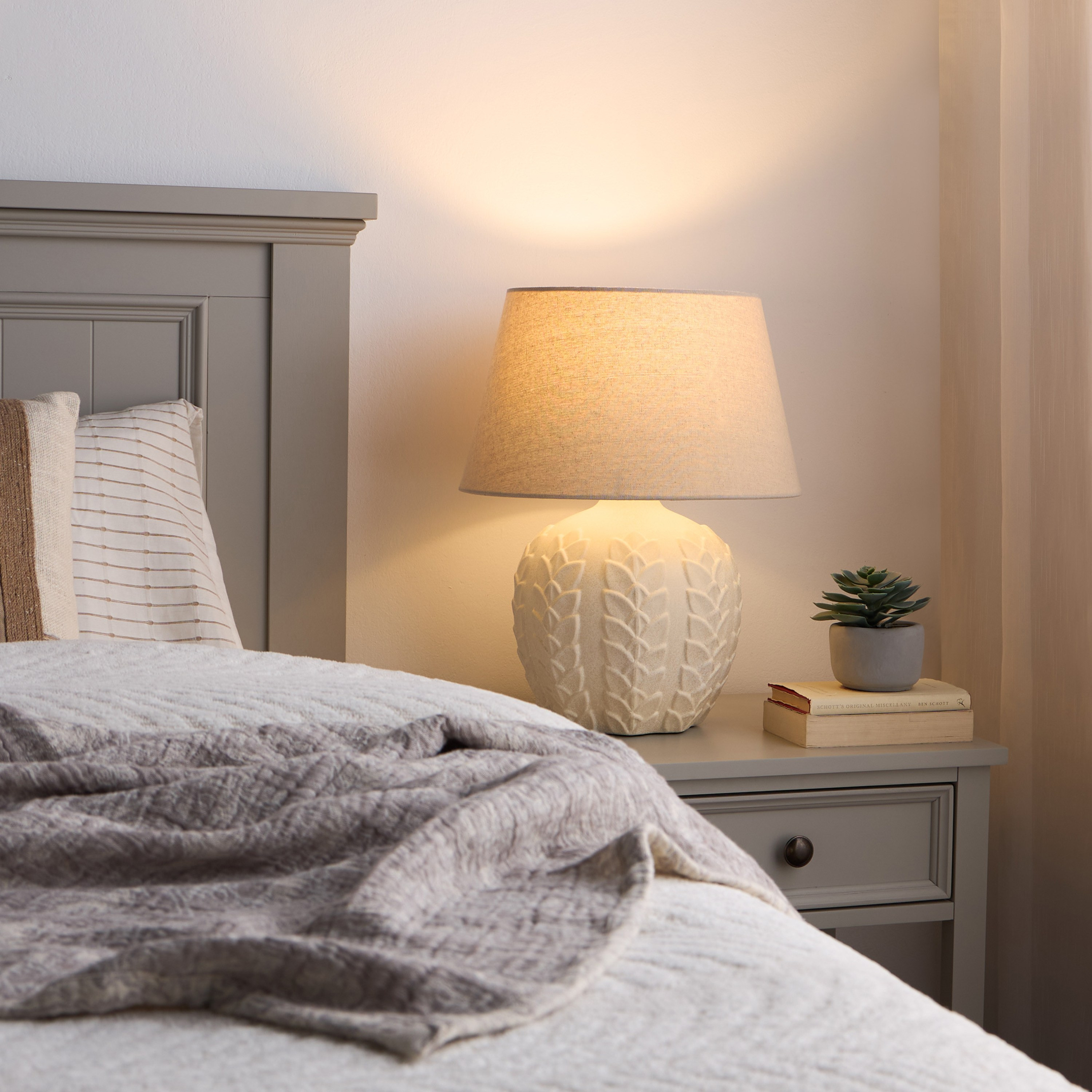 Alvina Ceramic Table Lamp - 49 cm-household-lighting-tableanddesklamps-image-4