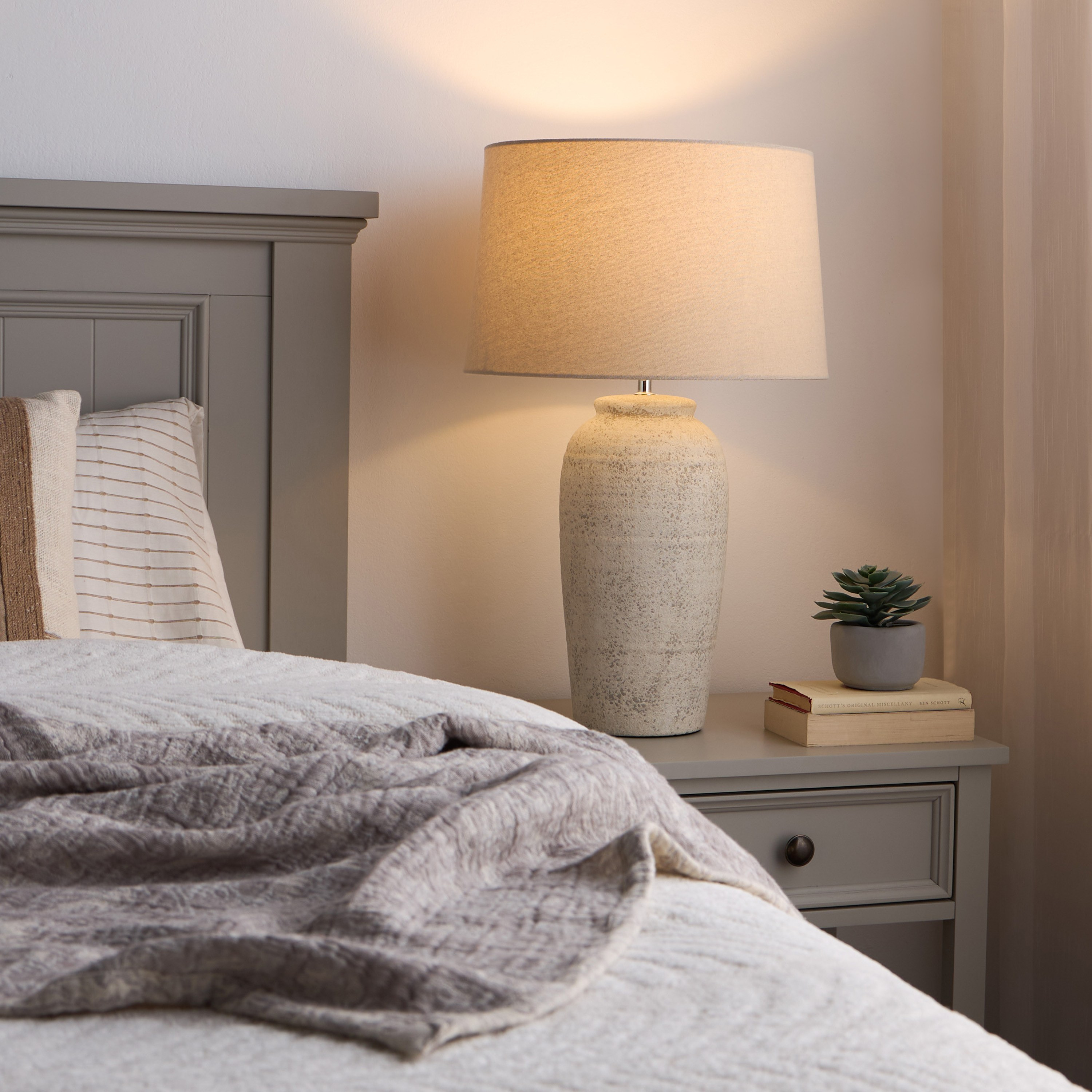Kassy Ceramic Table Lamp - 63 cm-household-lighting-tableanddesklamps-image-5