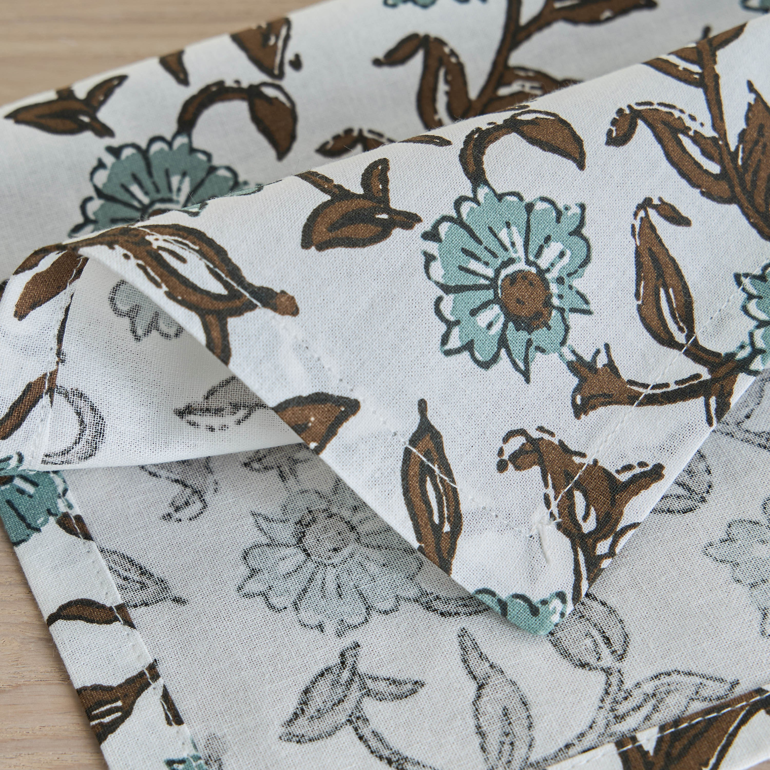 Dainty Garden 4-Piece Napkin Set - 45x45 cm-household-dining-tablelinen-napkinsandaccessories-image-2