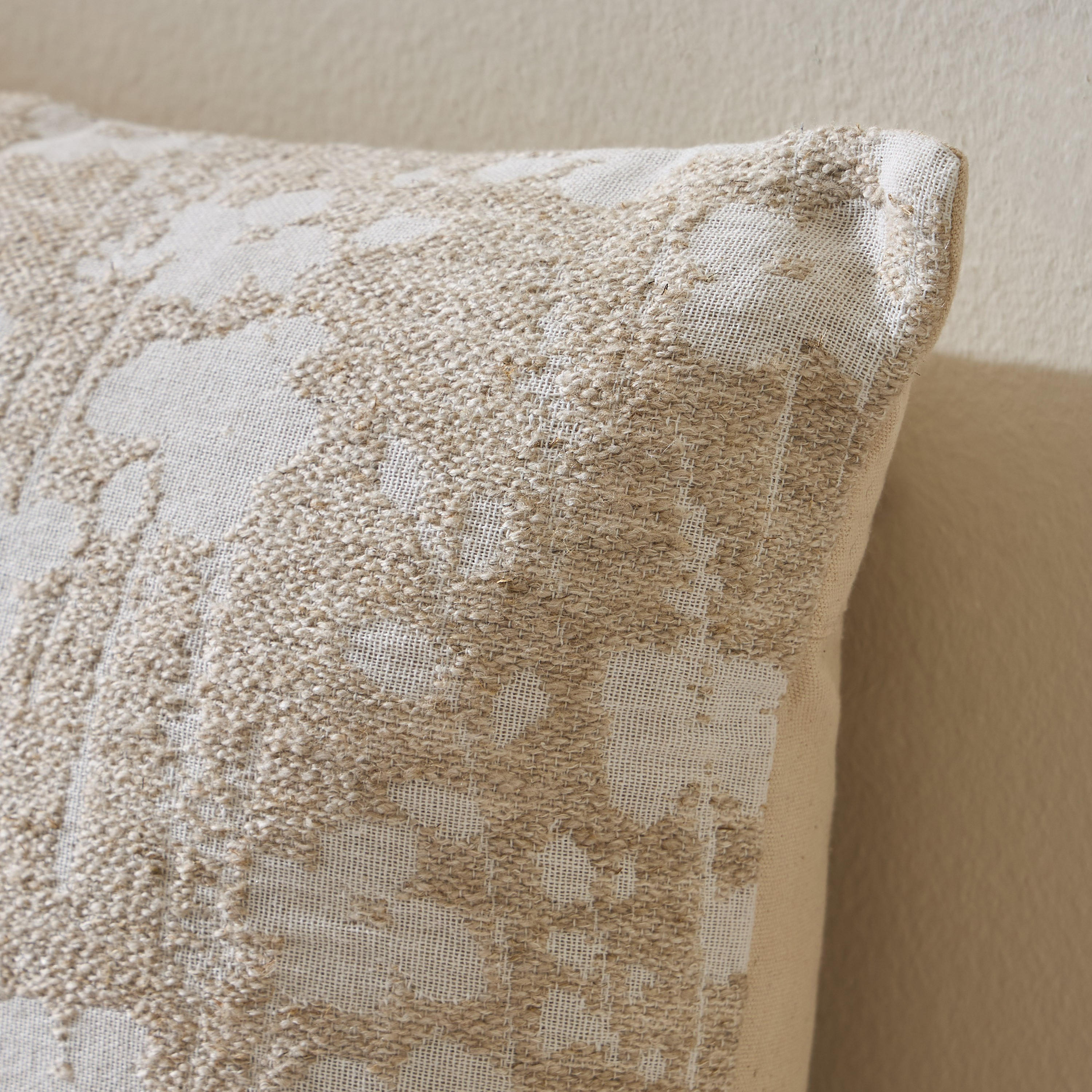 غطاء وسادة محاك بتصميم ورود - مونيكا - 50x50 سم-household-cushionsandthrows-cushioncovers-image-2