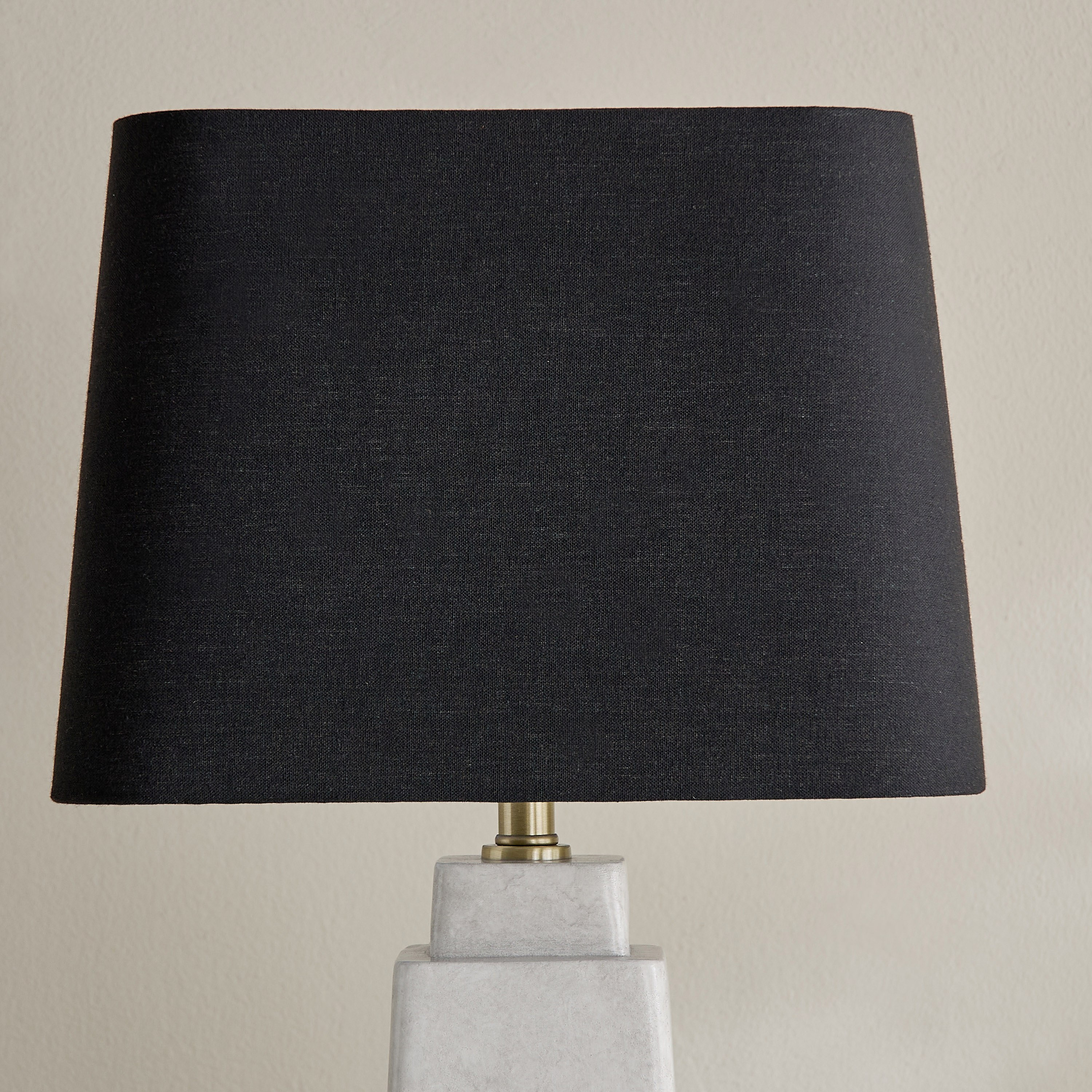 Preston Ceramic Table Lamp - 76 cm-household-lighting-tableanddesklamps-image-3