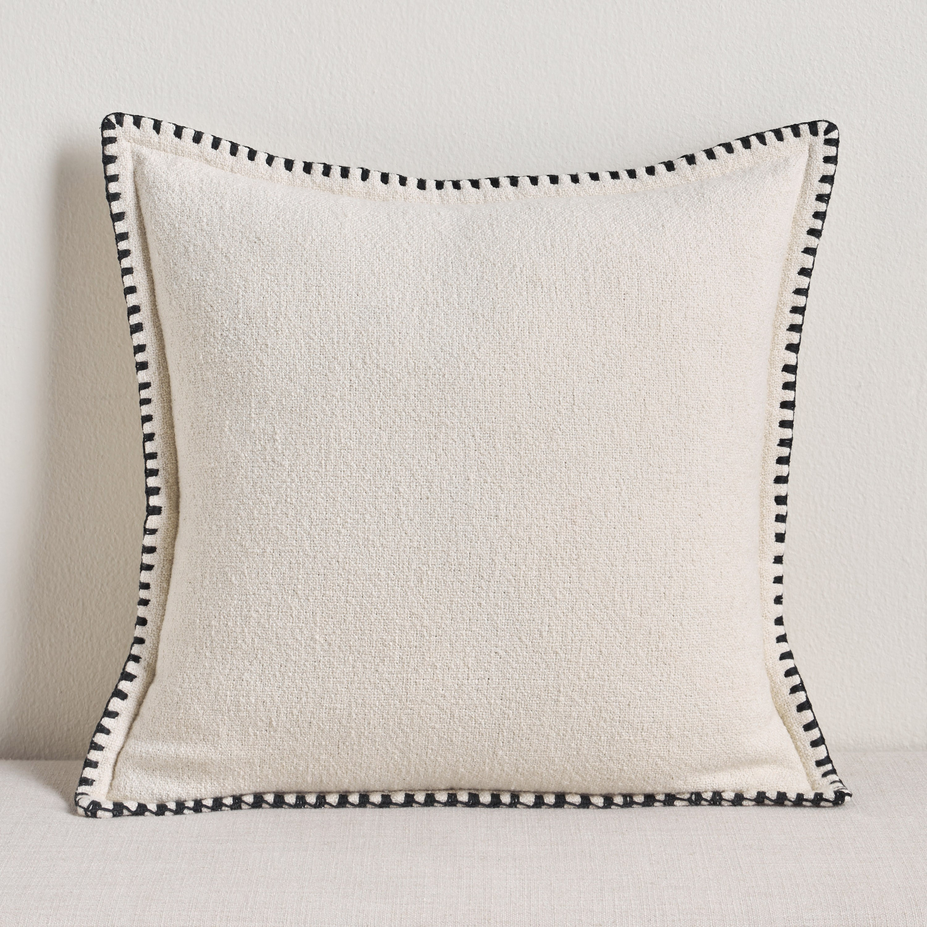 غلاف وسادة بحواف مدرّزة - جرادينت - 50x50 سم-household-cushionsandthrows-cushioncovers-image-1