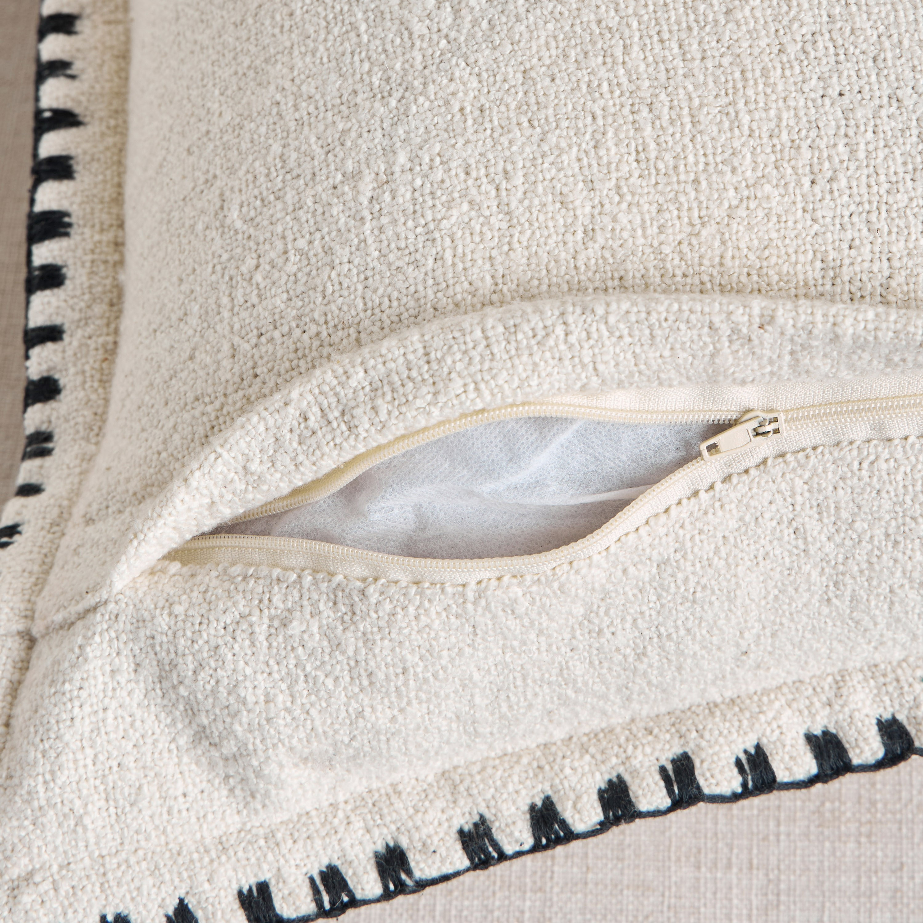 غلاف وسادة بحواف مدرّزة - جرادينت - 50x50 سم-household-cushionsandthrows-cushioncovers-image-3