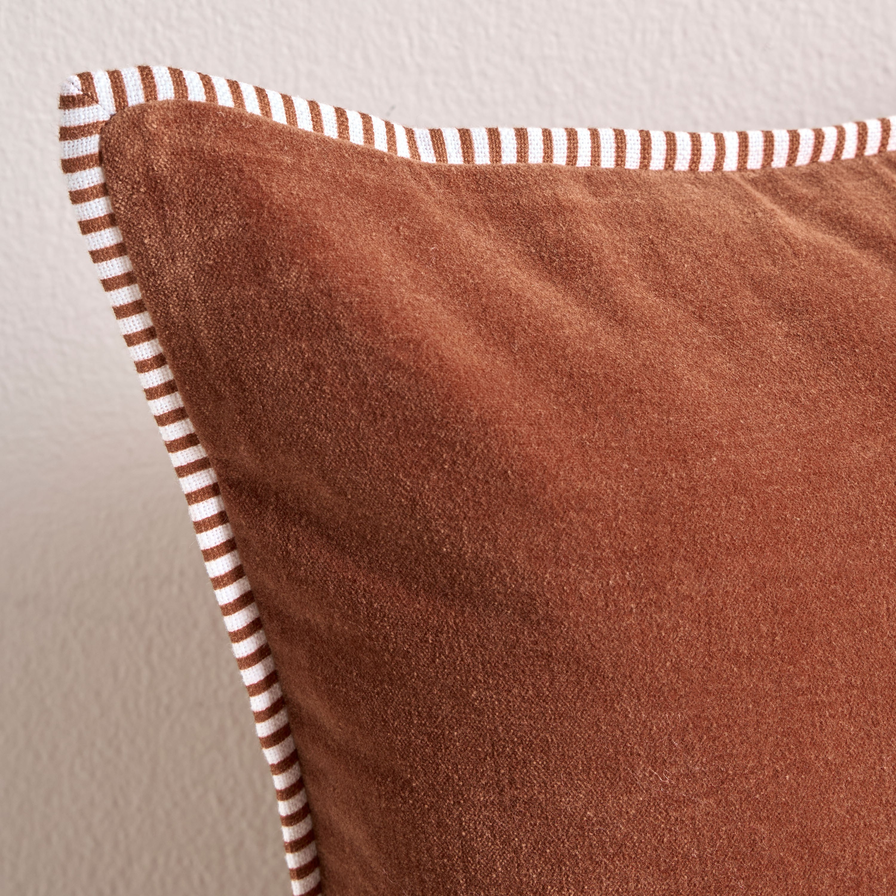 Mondo Velvet Cushion Cover - 50x50 cm-household-cushionsandthrows-cushioncovers-image-2