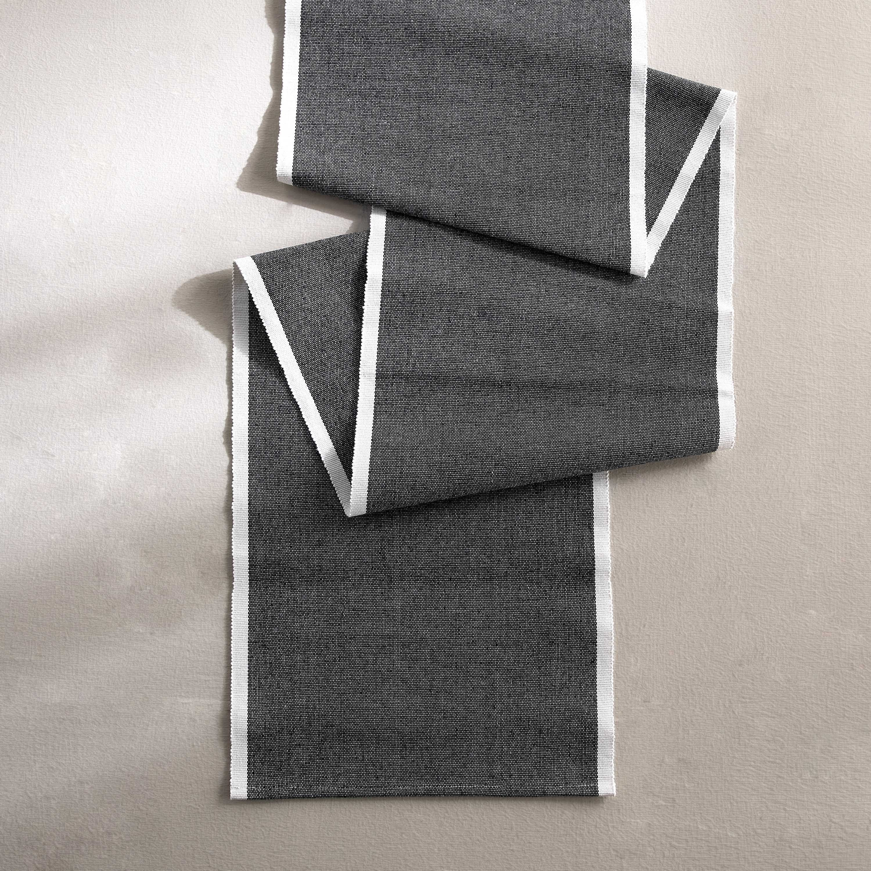 مفرش طاولة - جرادينت - 33x120 سم-household-dining-tablelinen-runnersandtablecovers-image-1