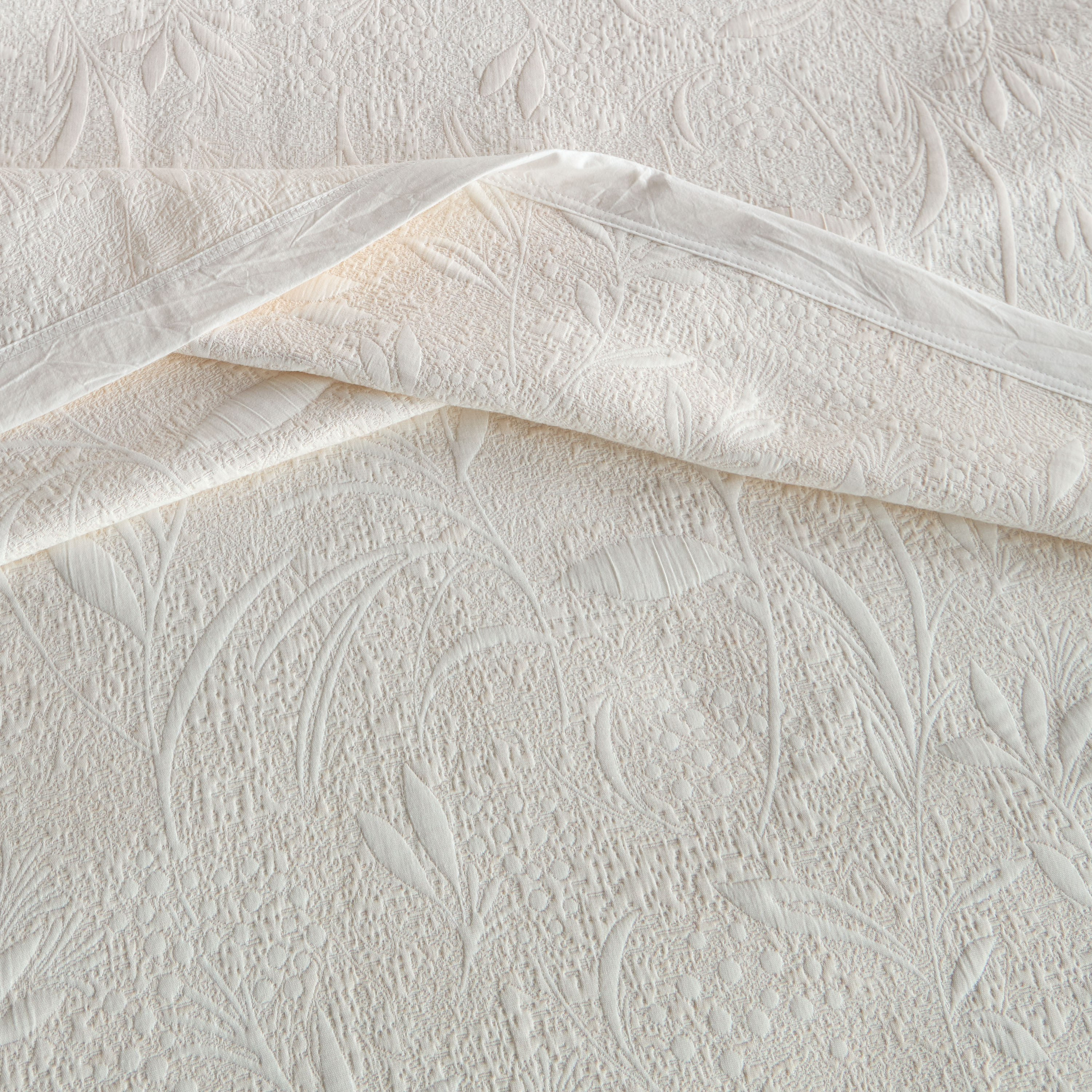 Jaria Cotton Floral Print 3-Piece Super King Bedspread Set - 240x260 cm-household-bedding-comfortersandbedspreads-bedspreads-image-4