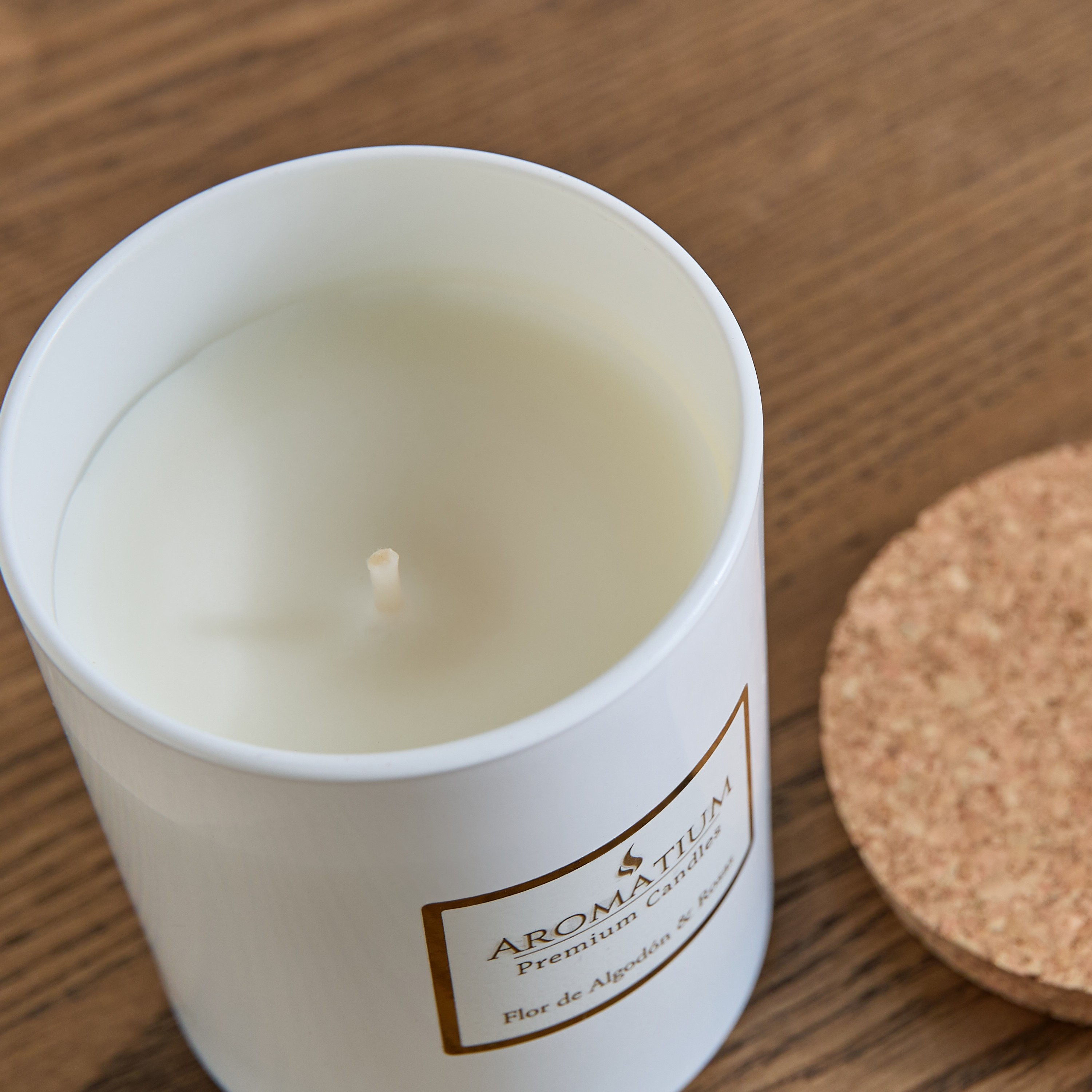 جرة شمعة معطرة بزهور الزان والورود الفاخر من أروماتيوم - 30 ساعة-household-homefragrance-candles-image-2