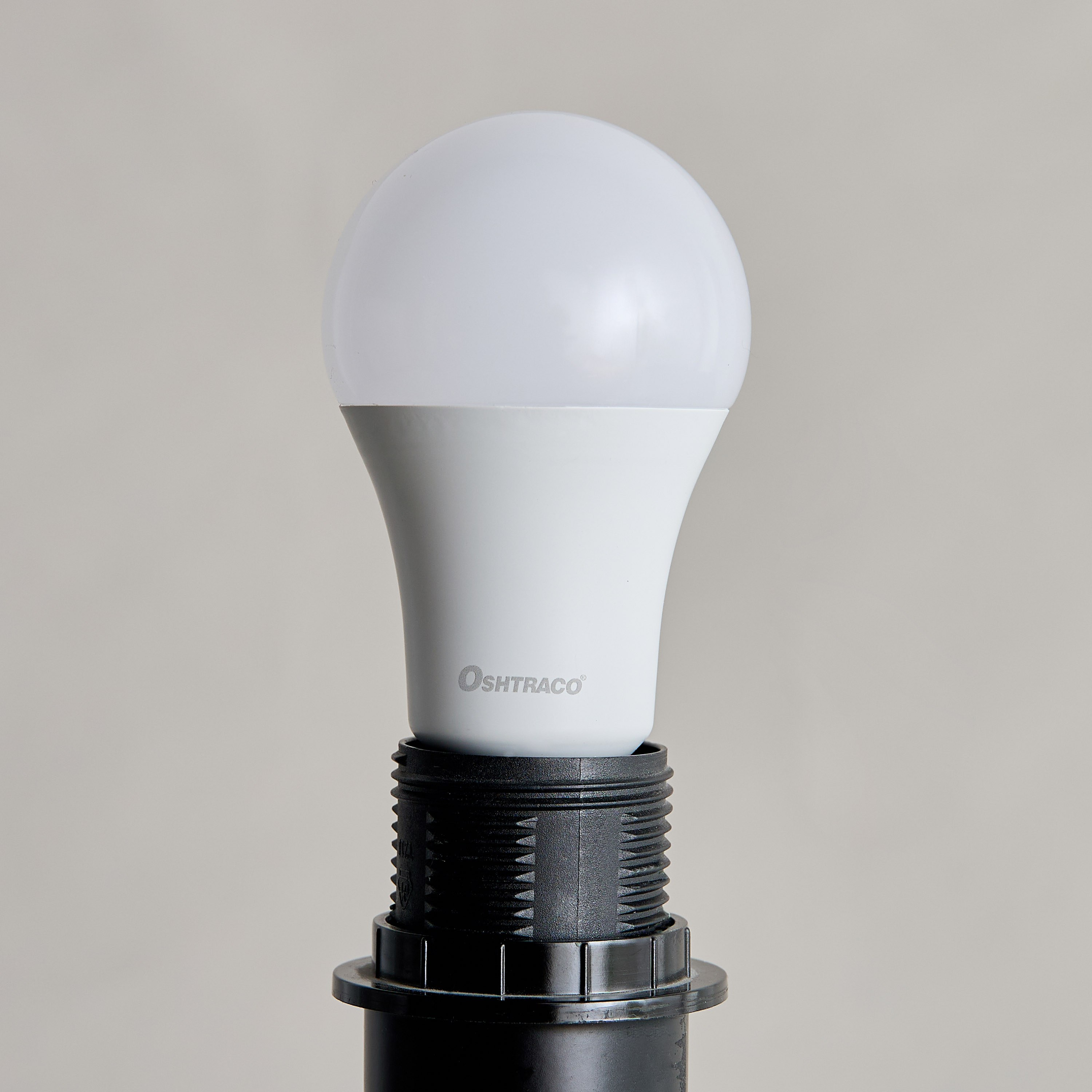 لمبة ذكية واي فاي قابلة للتعتيم - أوشتراكو - E27 11 واط 990 ليومن متعددة الألوان-household-lighting-smartlighting-smartbulbs-image-1