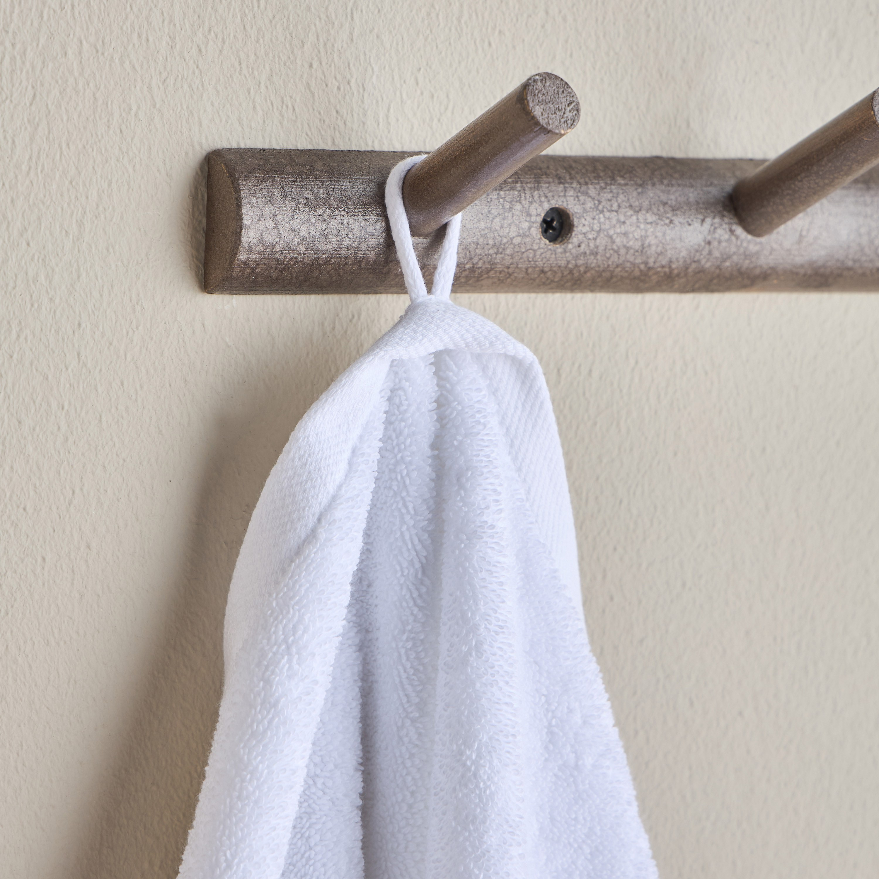 Margarita 500 GSM Turkish Cotton Bath Towel - 70x140 cm-household-bathandlaundry-bathlinen-towels-image-4