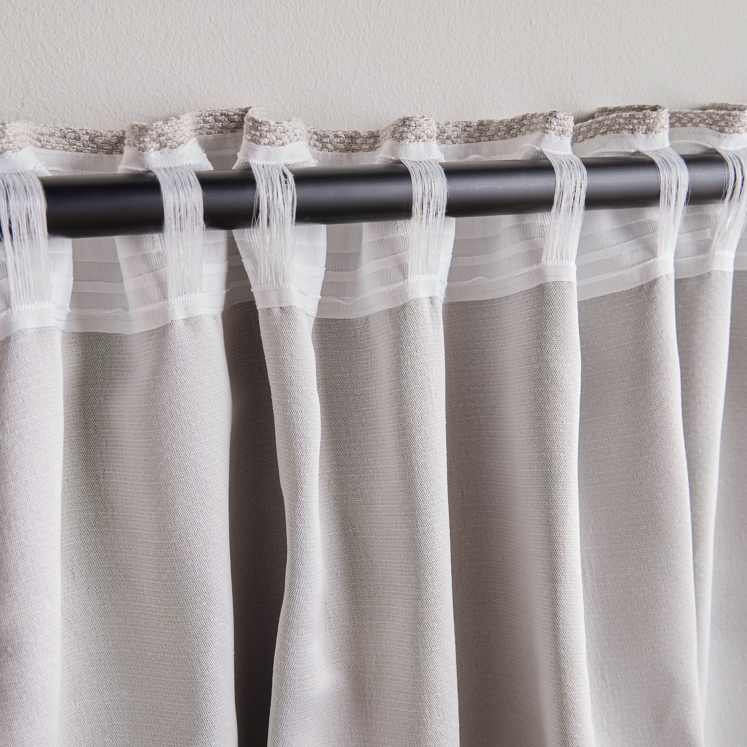 طقم ستائر معتمة قطعتين - ديبورا - 135x320 سم-household-windows-curtains-image-9