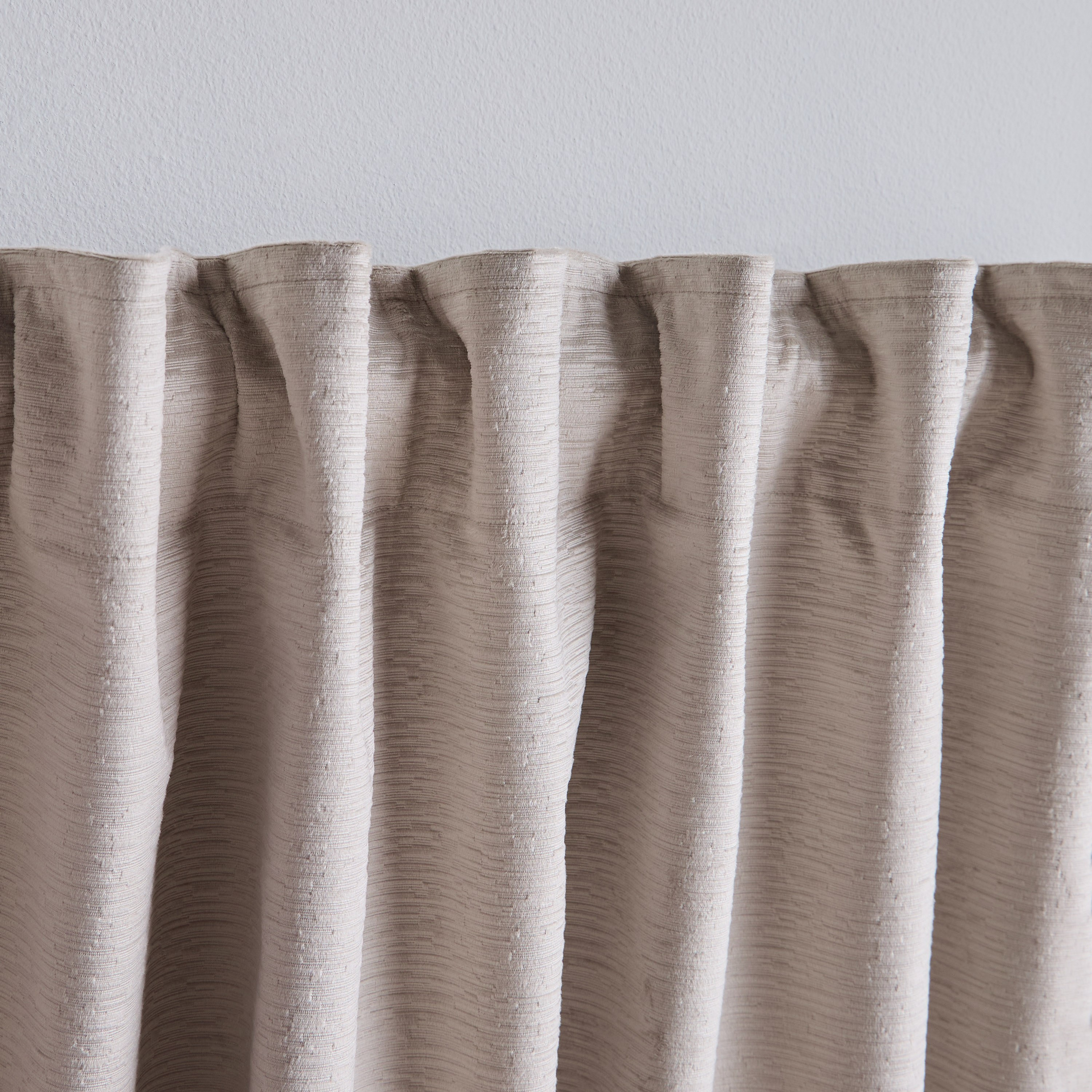 طقم ستائر معتمة قطعتين - ديمي - 135x320 سم-household-windows-curtains-image-3