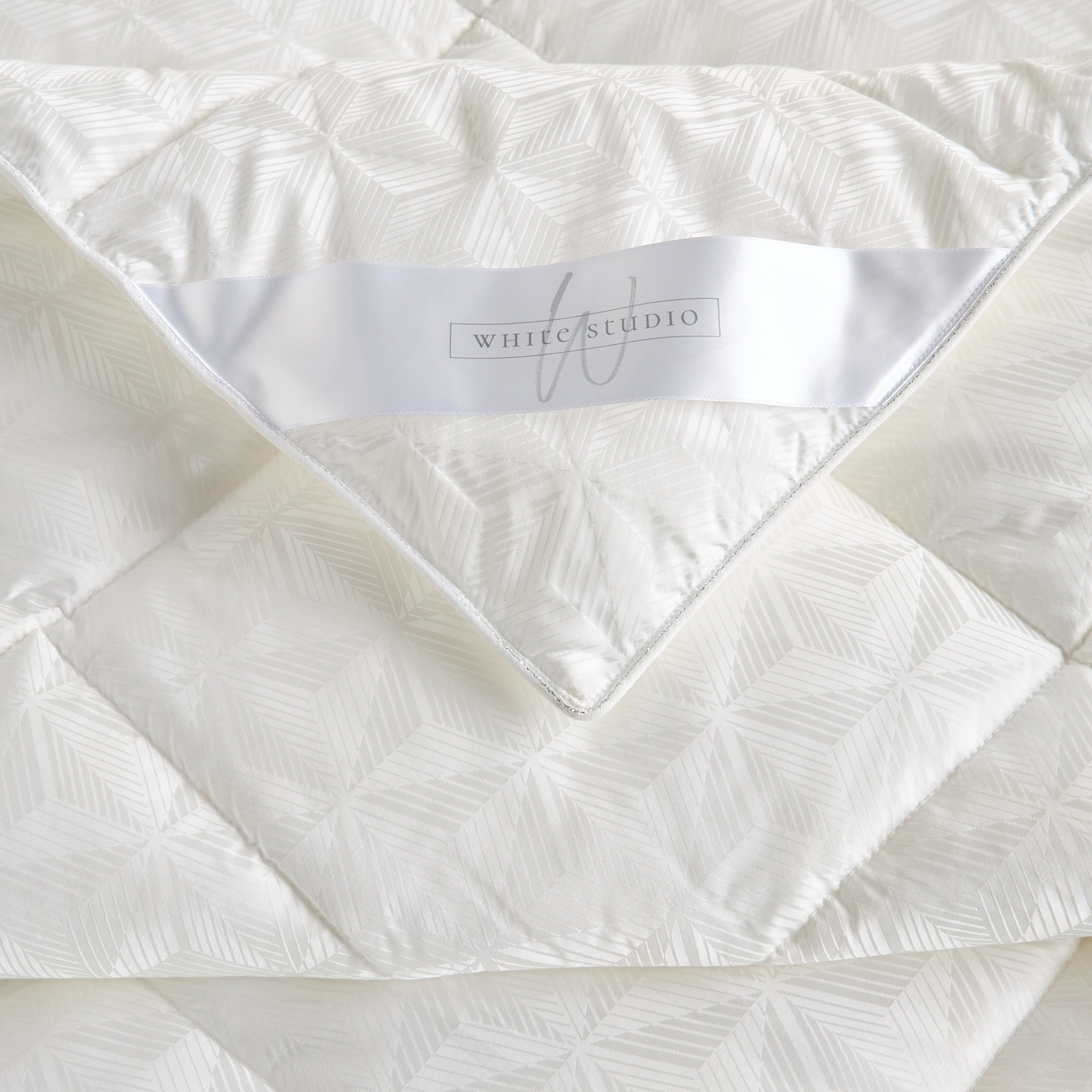 Melatonin Fiber Jacquard Mid Warm King Duvet - 220x230 cm-household-bedding-duvetandcovers-duvets-image-3