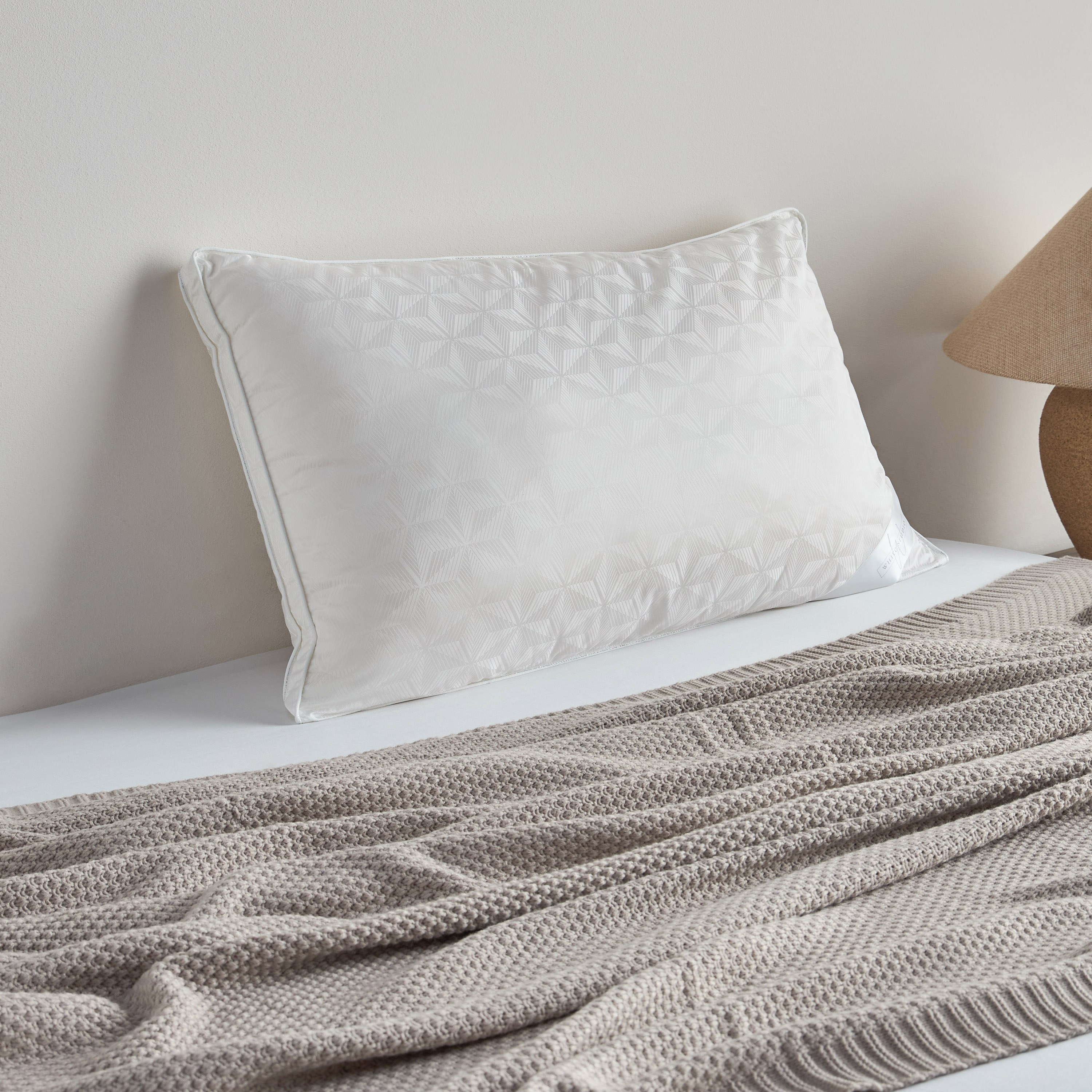 Melatonin Down Alternative 1-Piece Pillow - 50x75 cm
