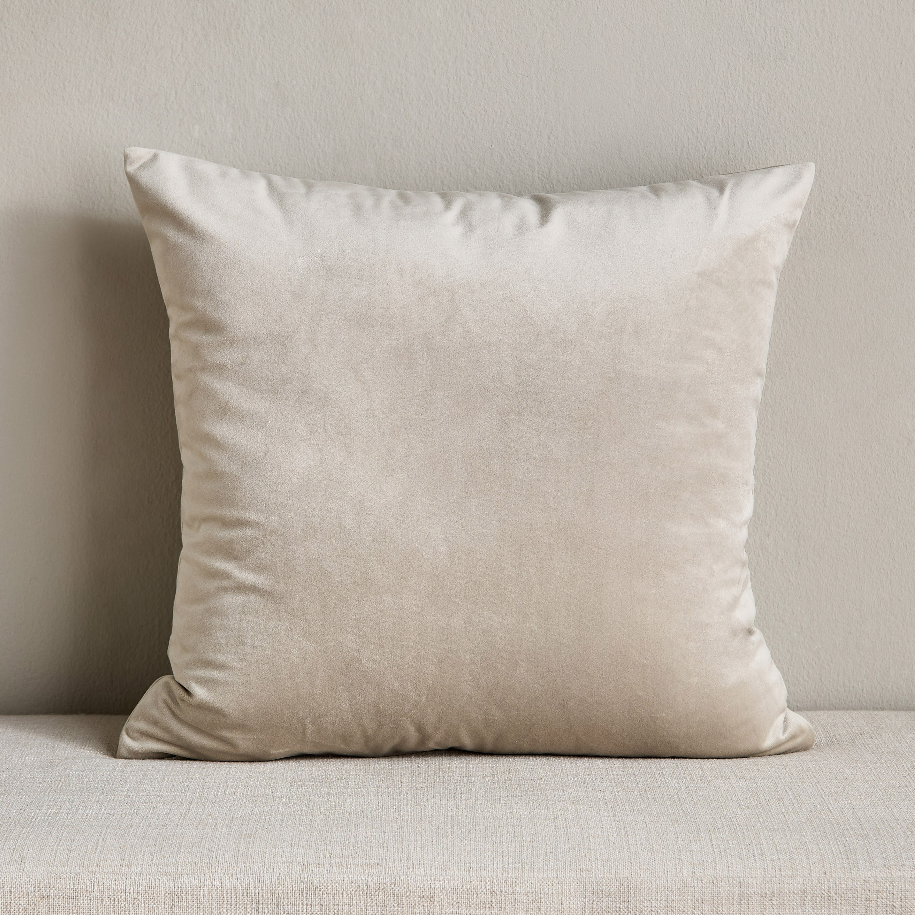 Eterno Plus Velvet Cushion Cover - 50x50 cm-household-cushionsandthrows-cushioncovers-image-1