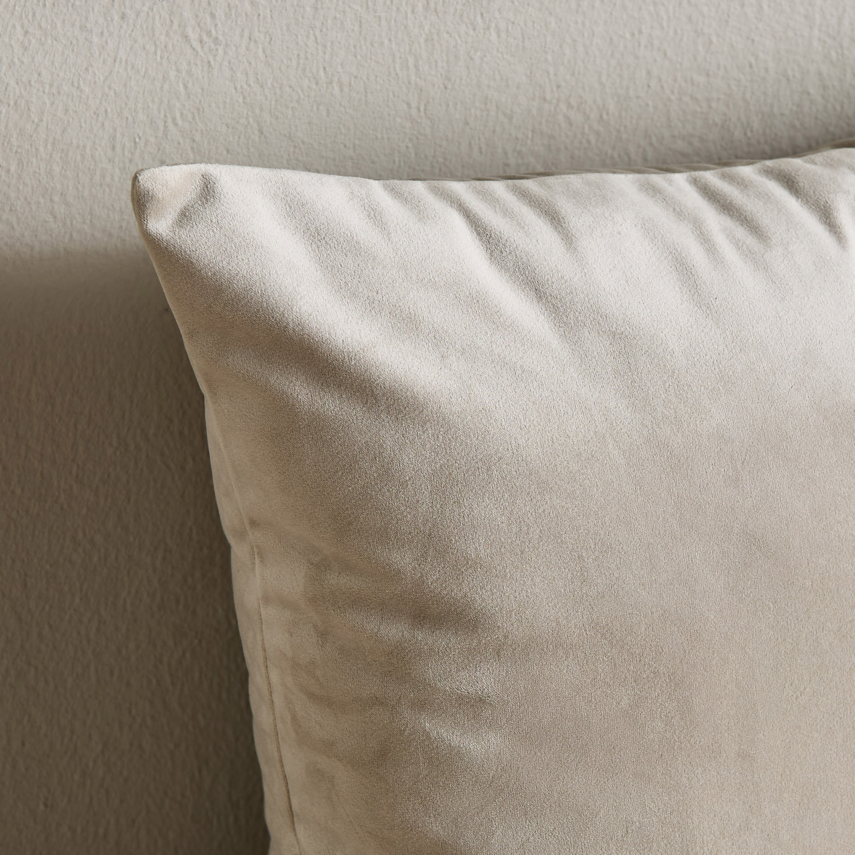 Eterno Plus Velvet Cushion Cover - 50x50 cm-household-cushionsandthrows-cushioncovers-image-2