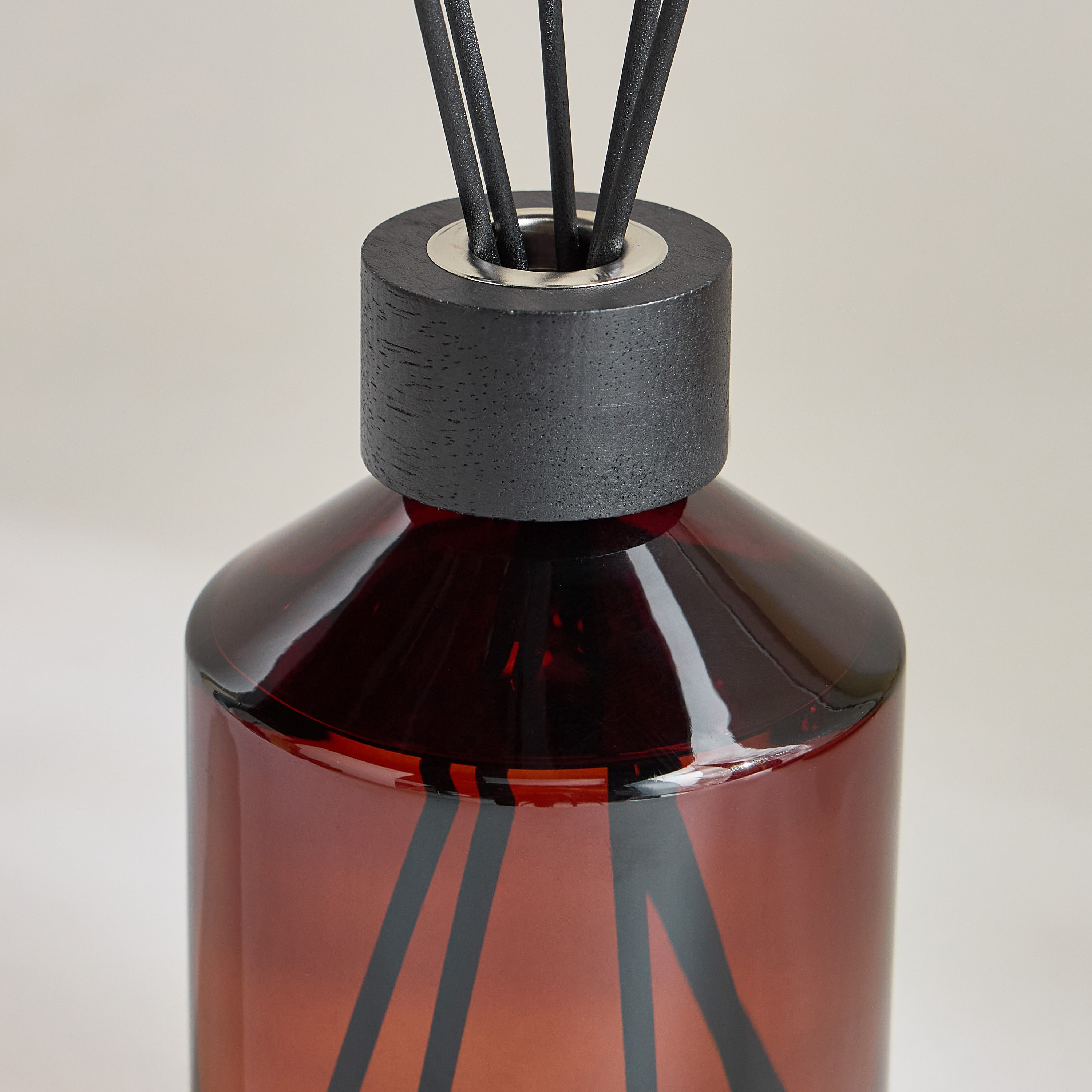 Verdure ID Cedar Whisper Reed Diffuser - 480 ml-household-homefragrance-reeddiffusers-image-3