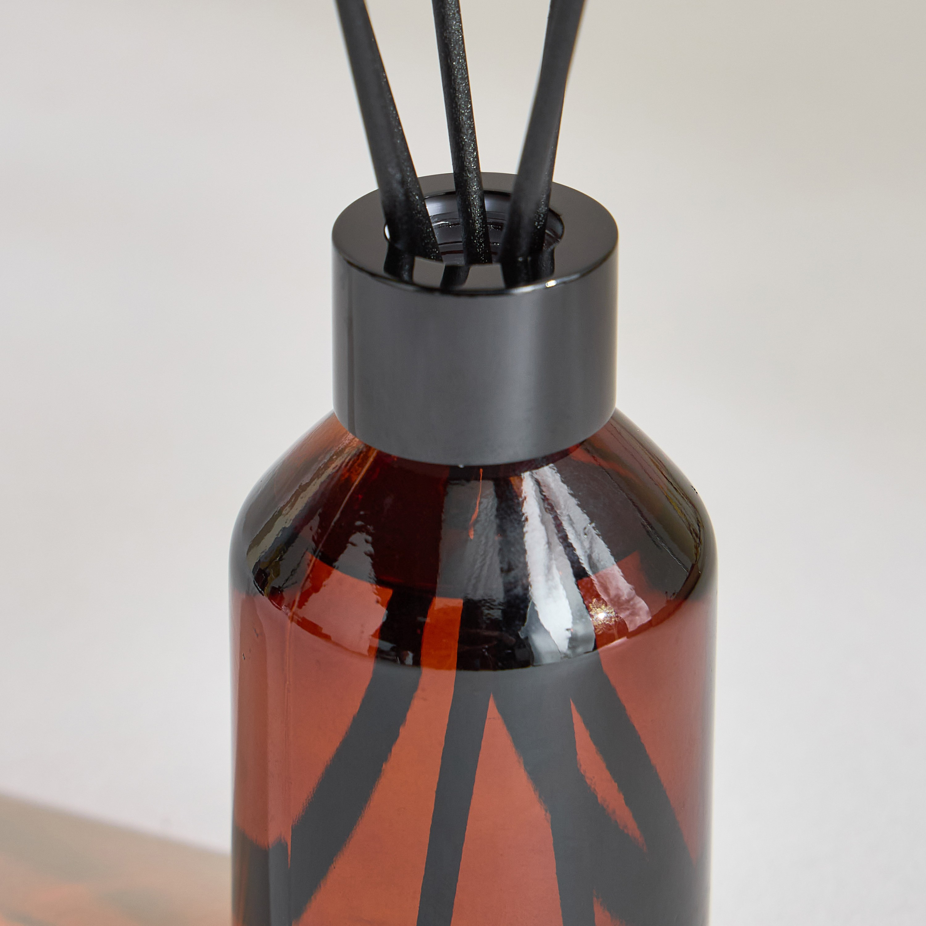 Verdure ID Cedar Whisper Reed Diffuser - 100 ml-household-homefragrance-reeddiffusers-image-3