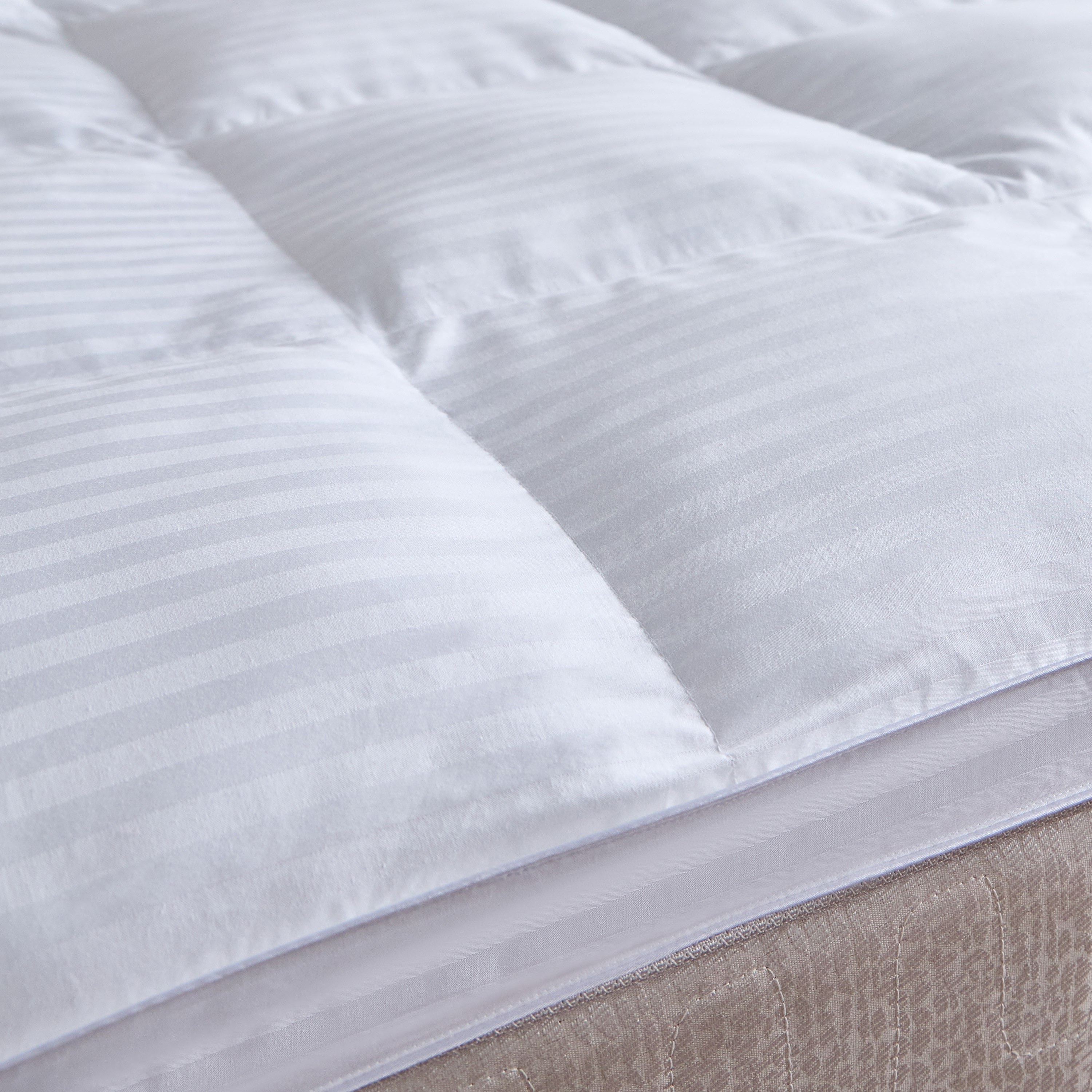 Hotel Luxe Super King Anti-Bacterial Mattress Topper - 200x200+4 cm-household-bedding-mattresstoppersandprotectors-mattresstoppers-image-2