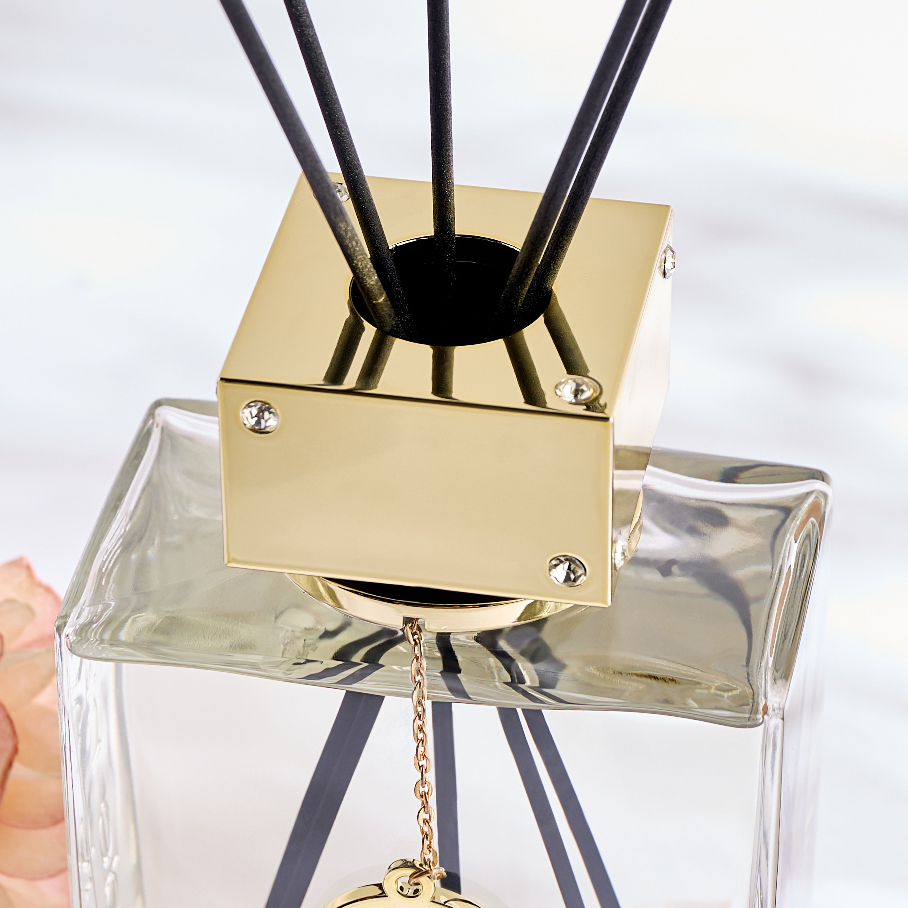 Armaf Blush Reed Diffuser - 500 ml-household-homefragrance-reeddiffusers-image-3