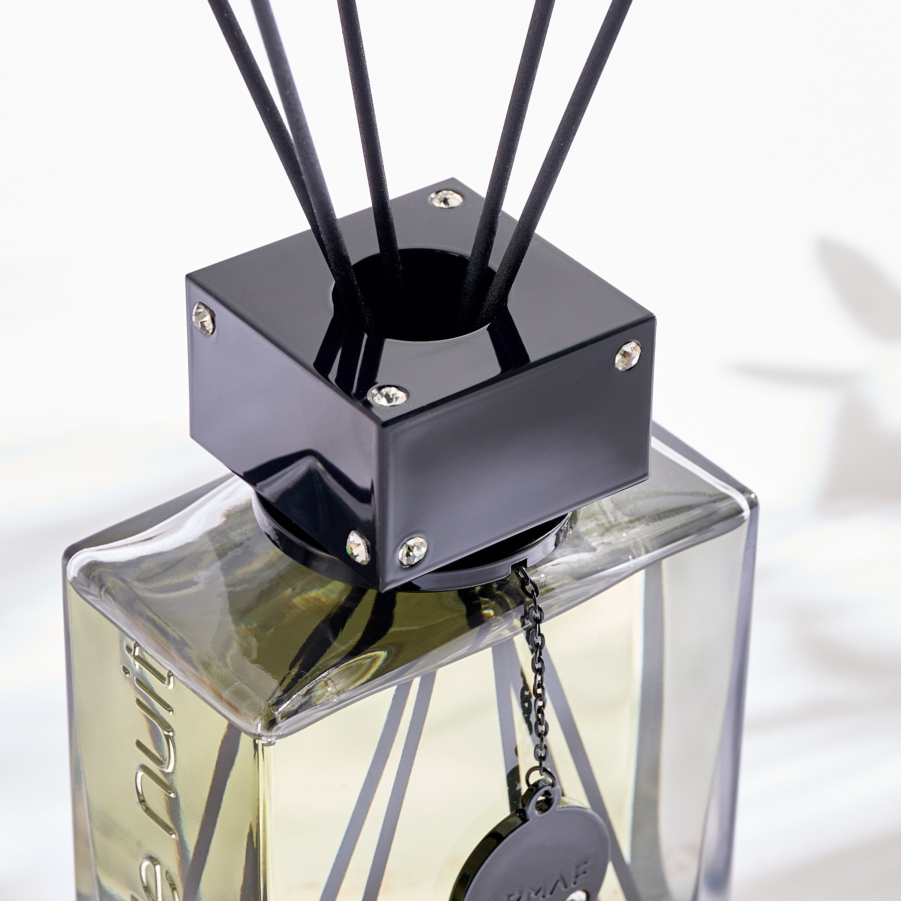 Armaf Urban Reed Diffuser - 500 ml-household-homefragrance-reeddiffusers-image-3