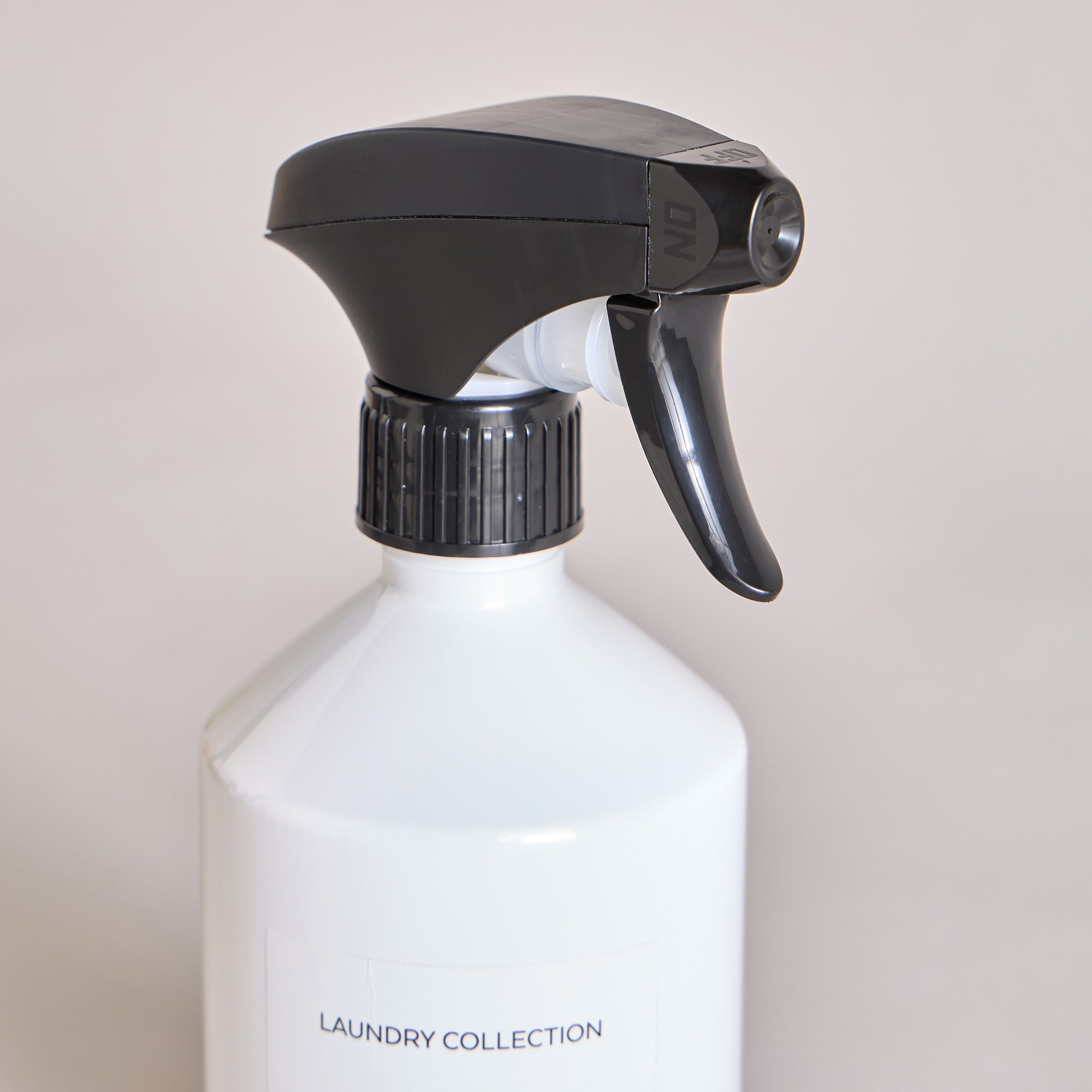 بخاخ معطر أقمشة خشب الأرز والعود - أولفاكتوري - 500 مل-household-homefragrance-homesprays-image-2
