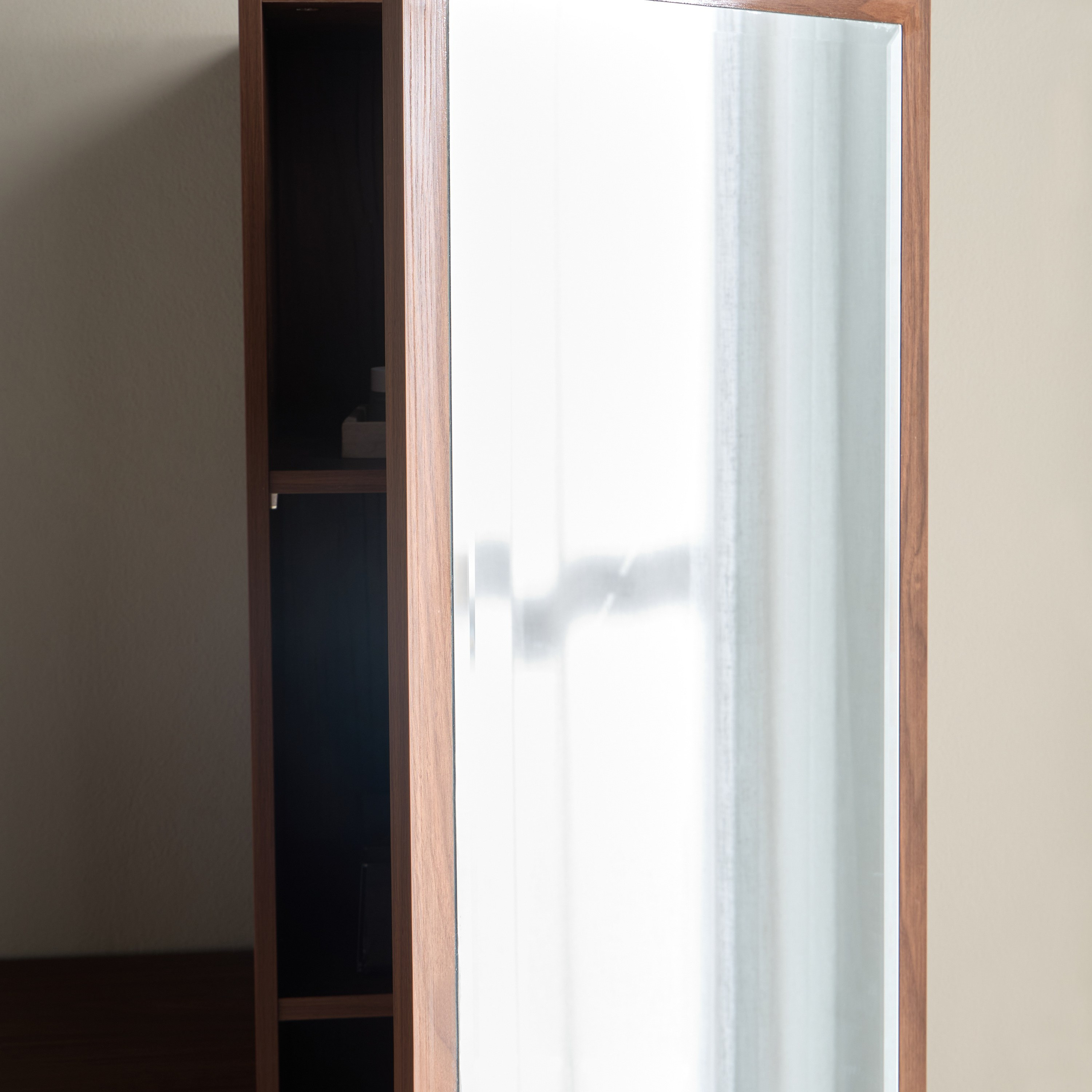 Countryside 4-Drawer Dresser with Mirror-furniture-bedroom-dressersandmirrors-image-4