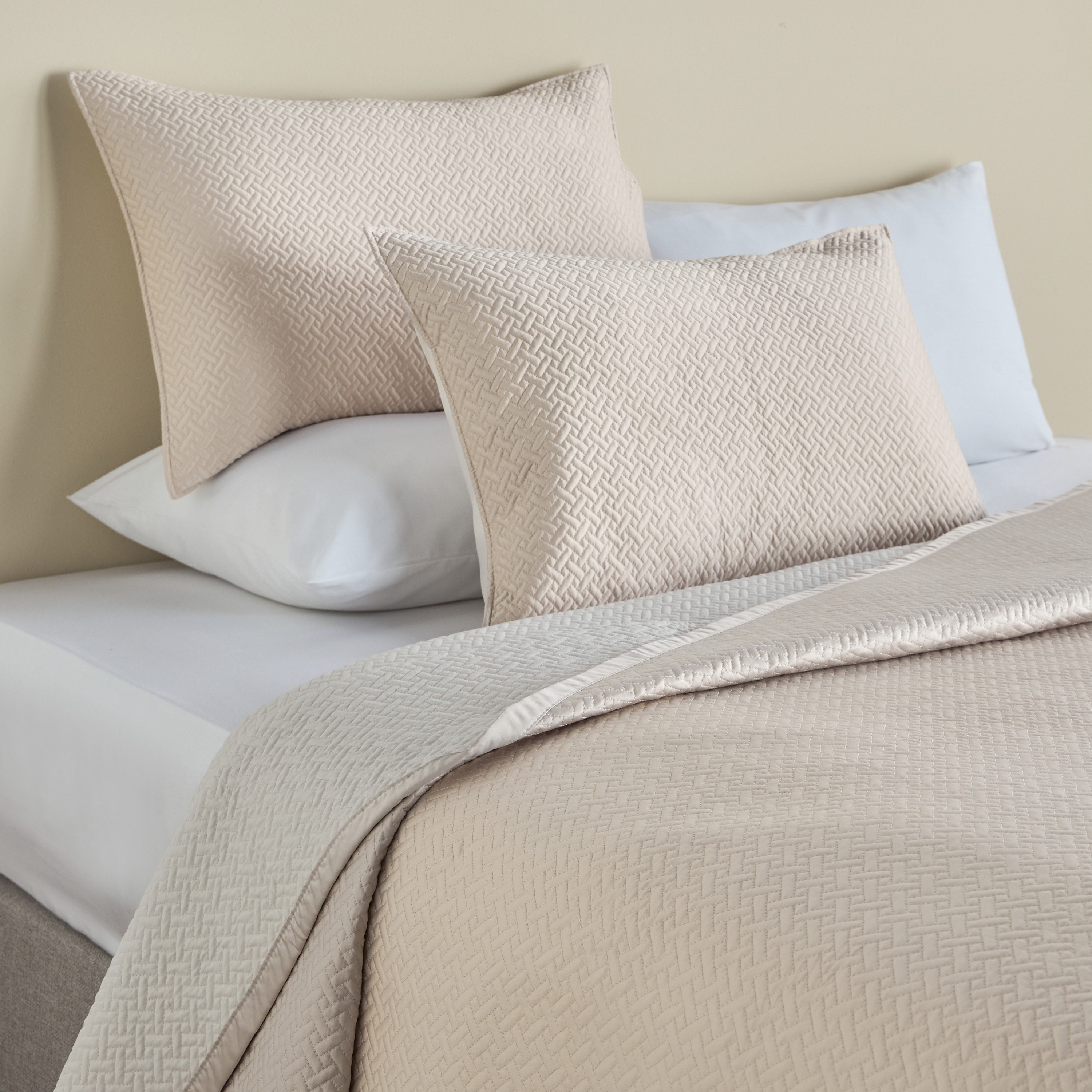 Aura Quilted 3-Piece Super King Bedspread Set - 240x260 cm-household-bedding-comfortersandbedspreads-bedspreads-image-1