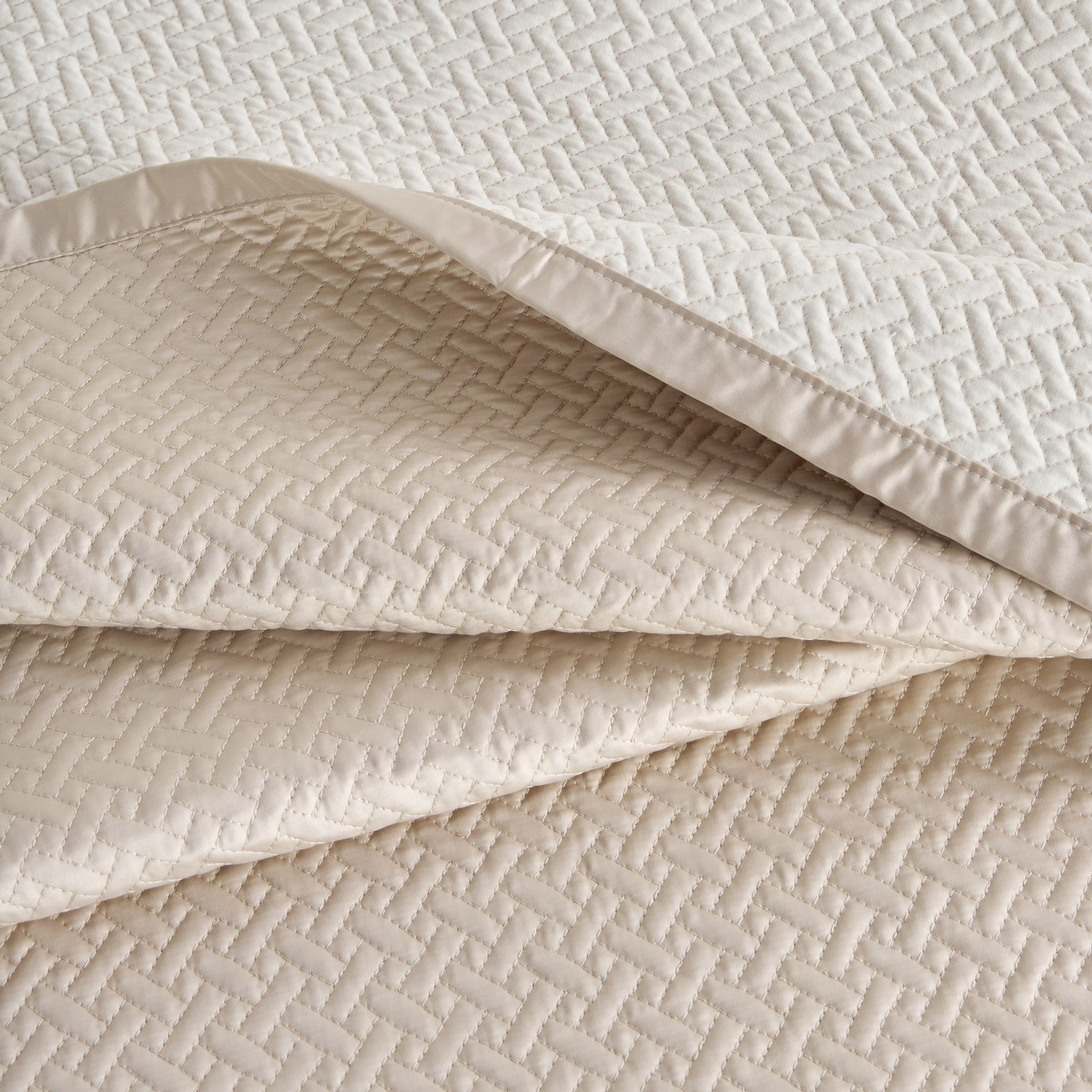 Aura Quilted 3-Piece Super King Bedspread Set - 240x260 cm-household-bedding-comfortersandbedspreads-bedspreads-image-4