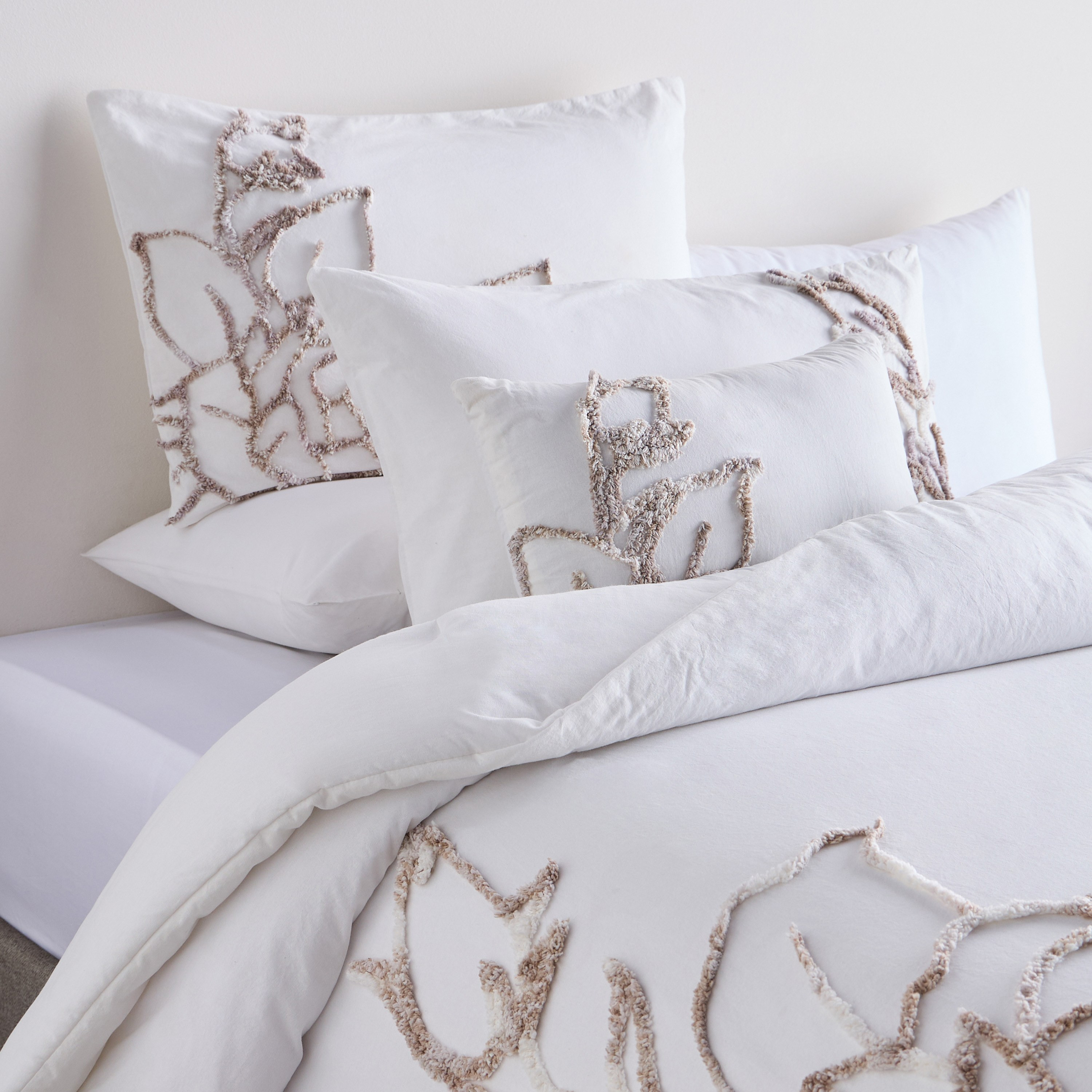 Roseatte Cotton Floral Tufted 4-Piece King Comforter Set - 200x240 cm-household-bedding-comfortersandbedspreads-comforters-image-1
