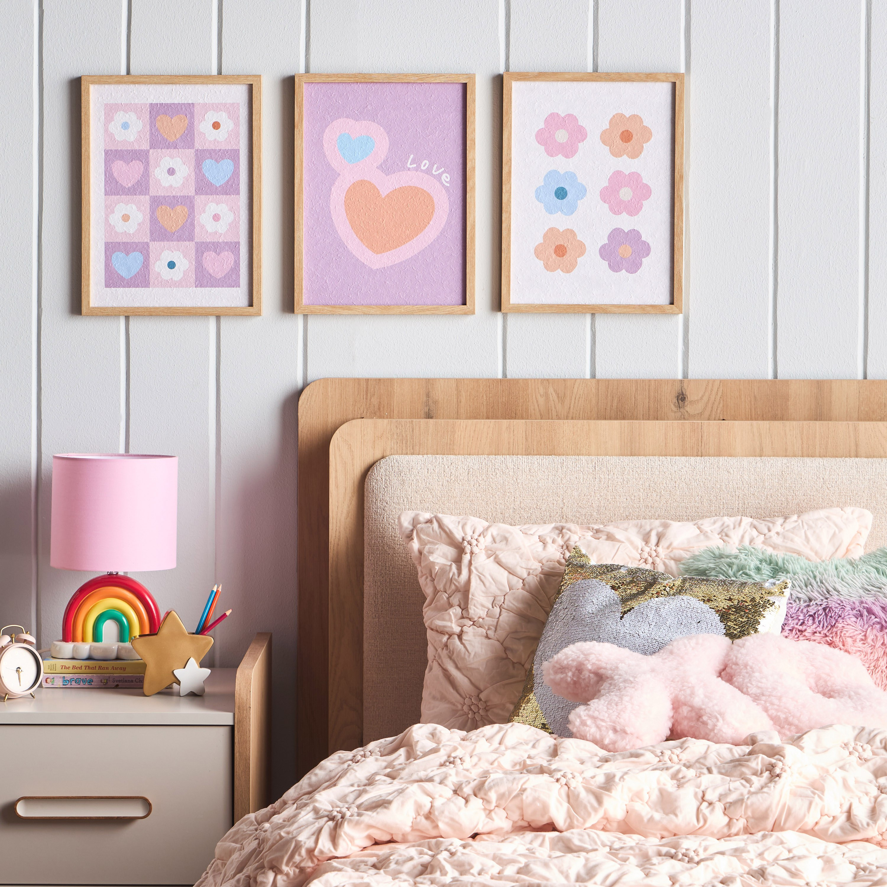 طقم زينة حائط كانفاس مؤطرة بتصميم قلوب من 3 قطع - 30x40 سم-kids-decorandlighting-decor-wallart-image-3