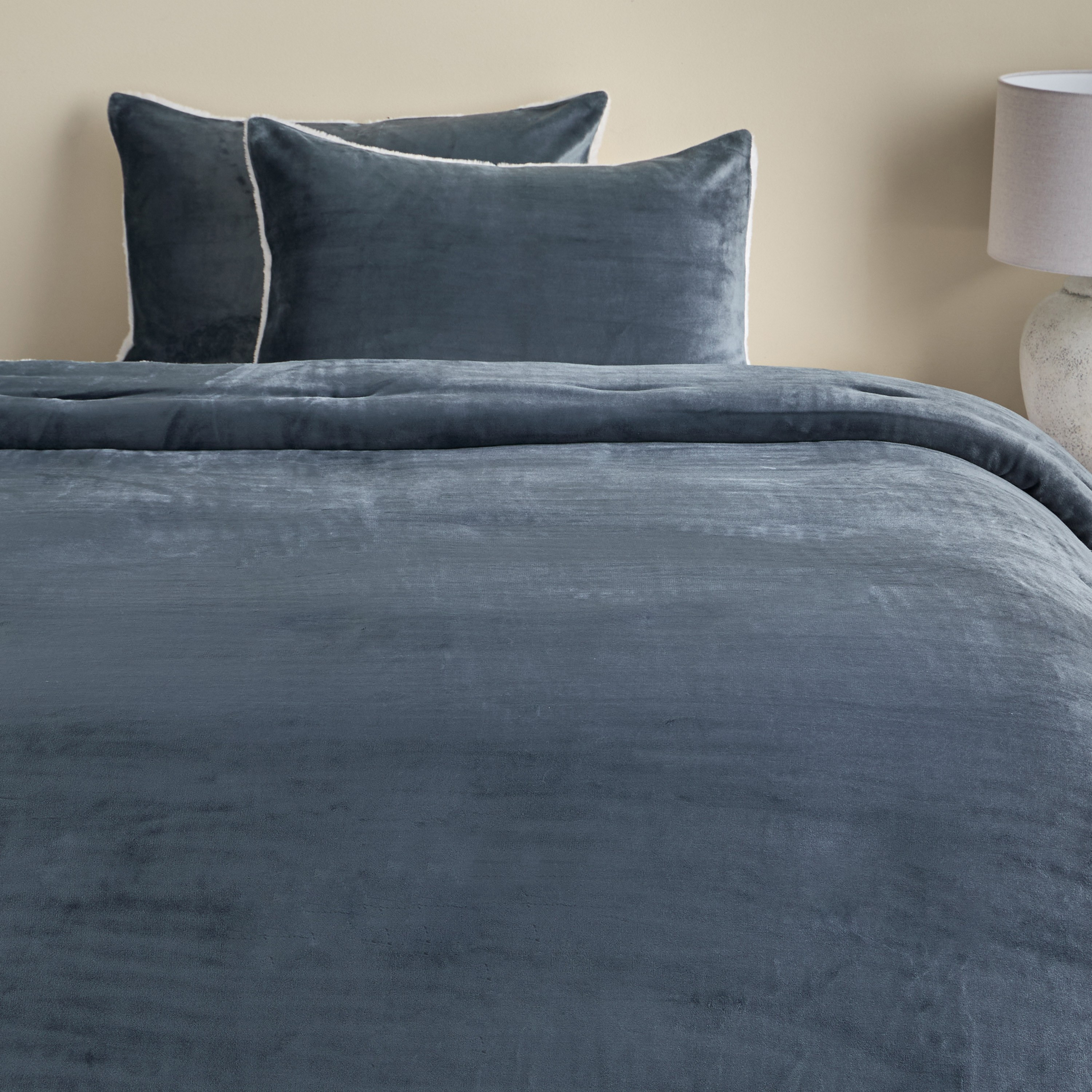 Opal Flannel 3-Piece Queen Comforter Set - 200x240 cm-household-bedding-comfortersandbedspreads-comforters-image-2