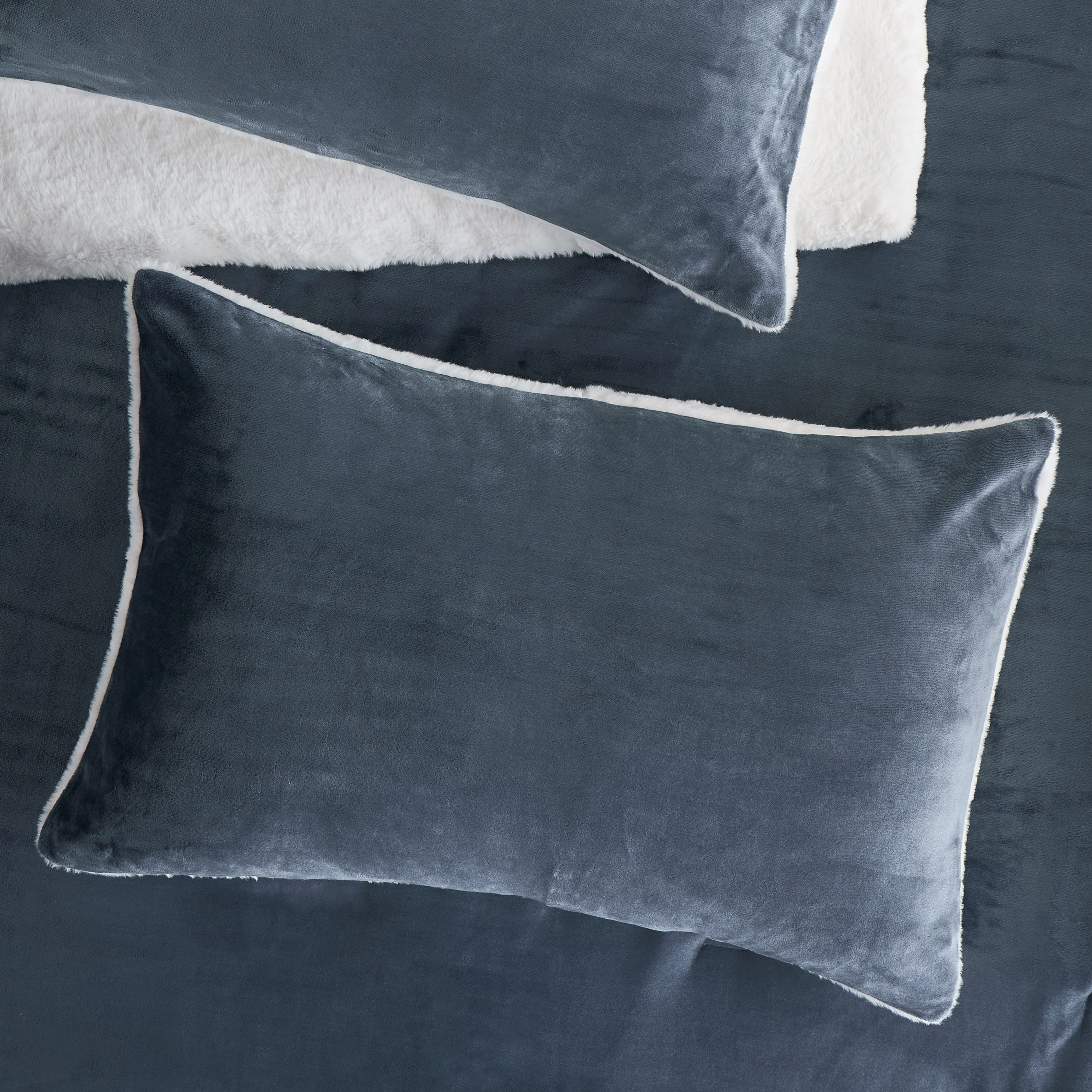 Opal Flannel 3-Piece Queen Comforter Set - 200x240 cm-household-bedding-comfortersandbedspreads-comforters-image-3