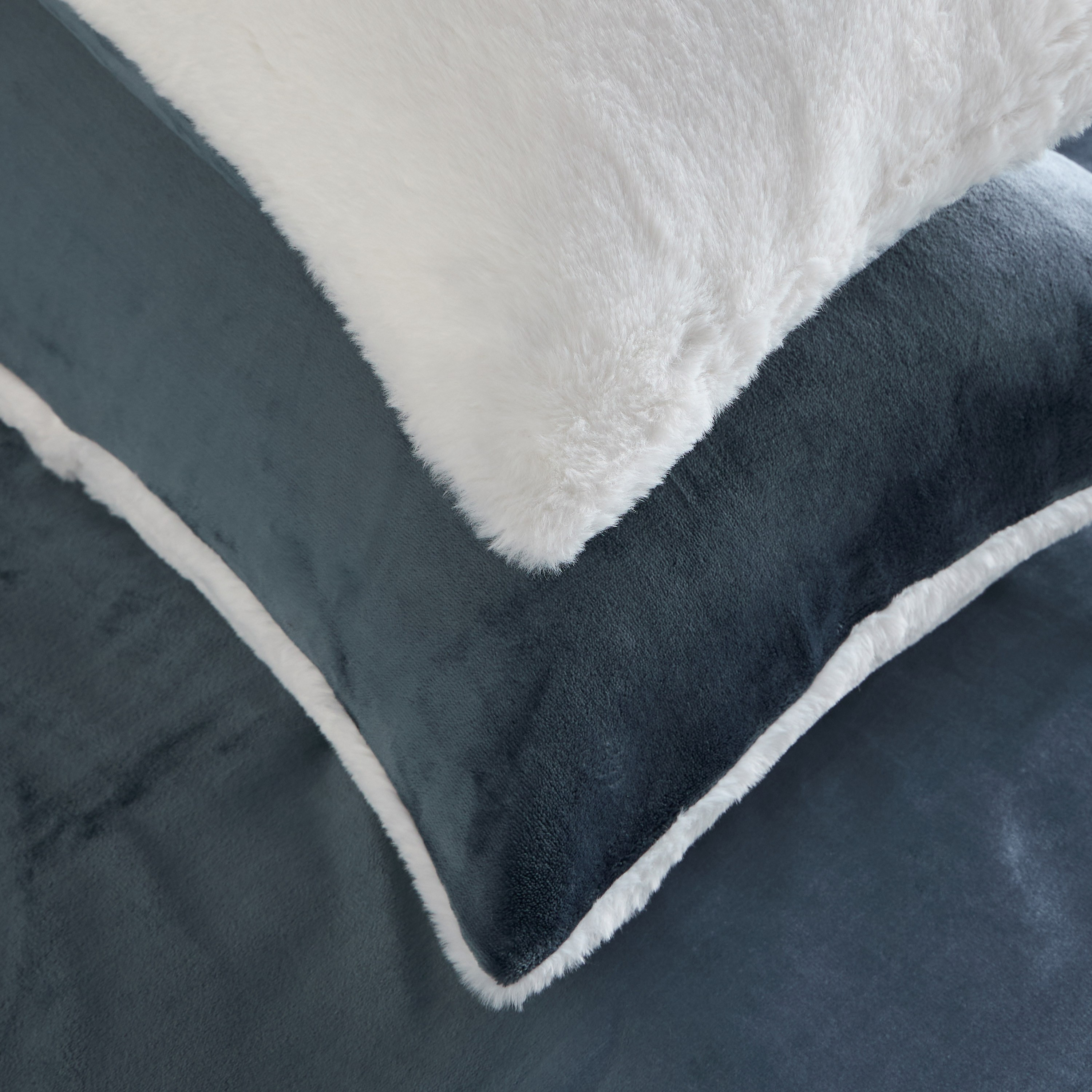 Opal Flannel 3-Piece Queen Comforter Set - 200x240 cm-household-bedding-comfortersandbedspreads-comforters-image-5