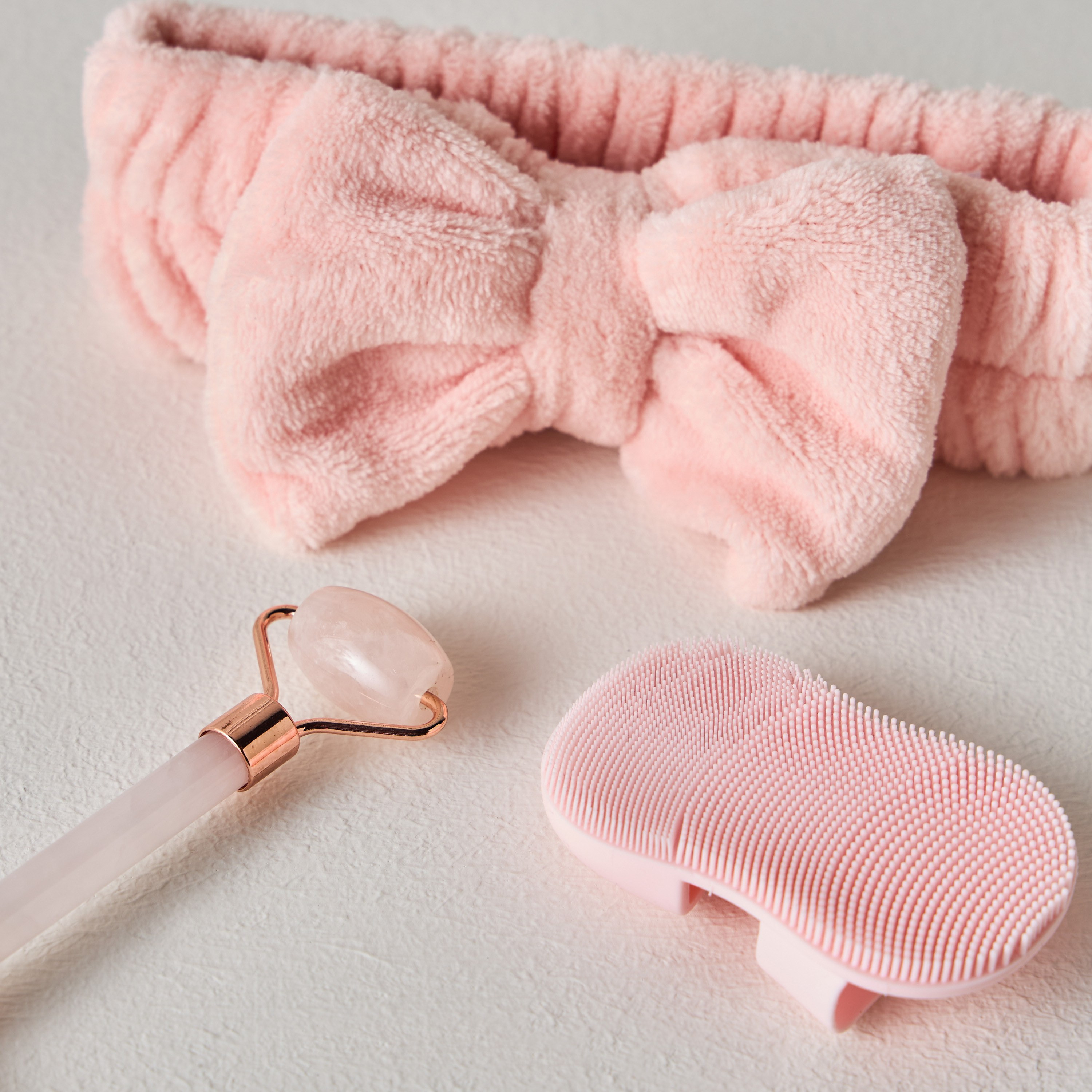 طقم منظف الوجه وبكرة كوارتز الوردية مع شريطة رأس - كلارا-household-generalaccessories-hygieneessentials-image-2