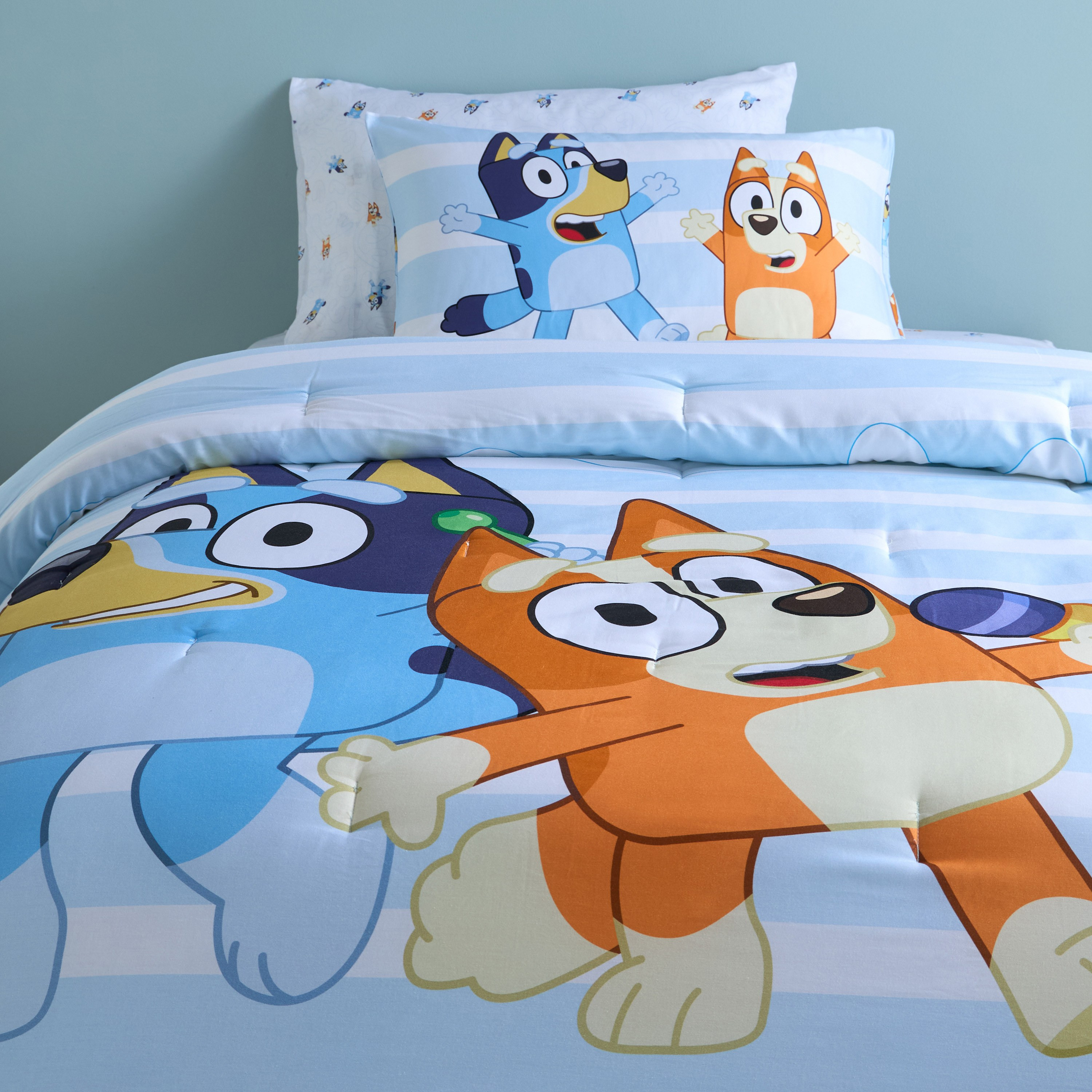 طقم لحاف وشرشف مفرد 4 قطع بطبعات قابل للقلب - بلووي - 135x220 سم-babyandkids-beddingandwindows-bedding-comforters-image-2