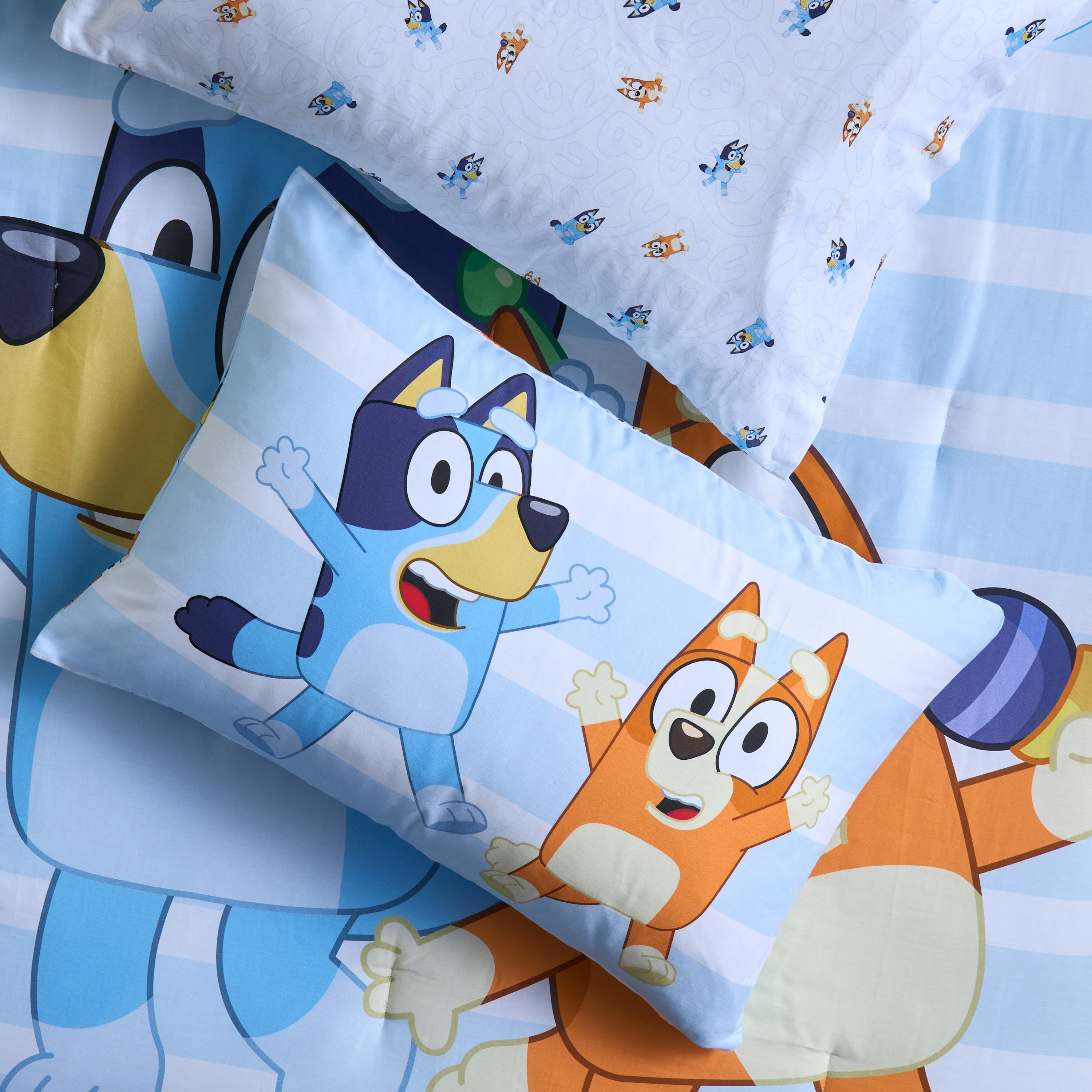 طقم لحاف وشرشف مفرد 4 قطع بطبعات قابل للقلب - بلووي - 135x220 سم-babyandkids-beddingandwindows-bedding-comforters-image-3