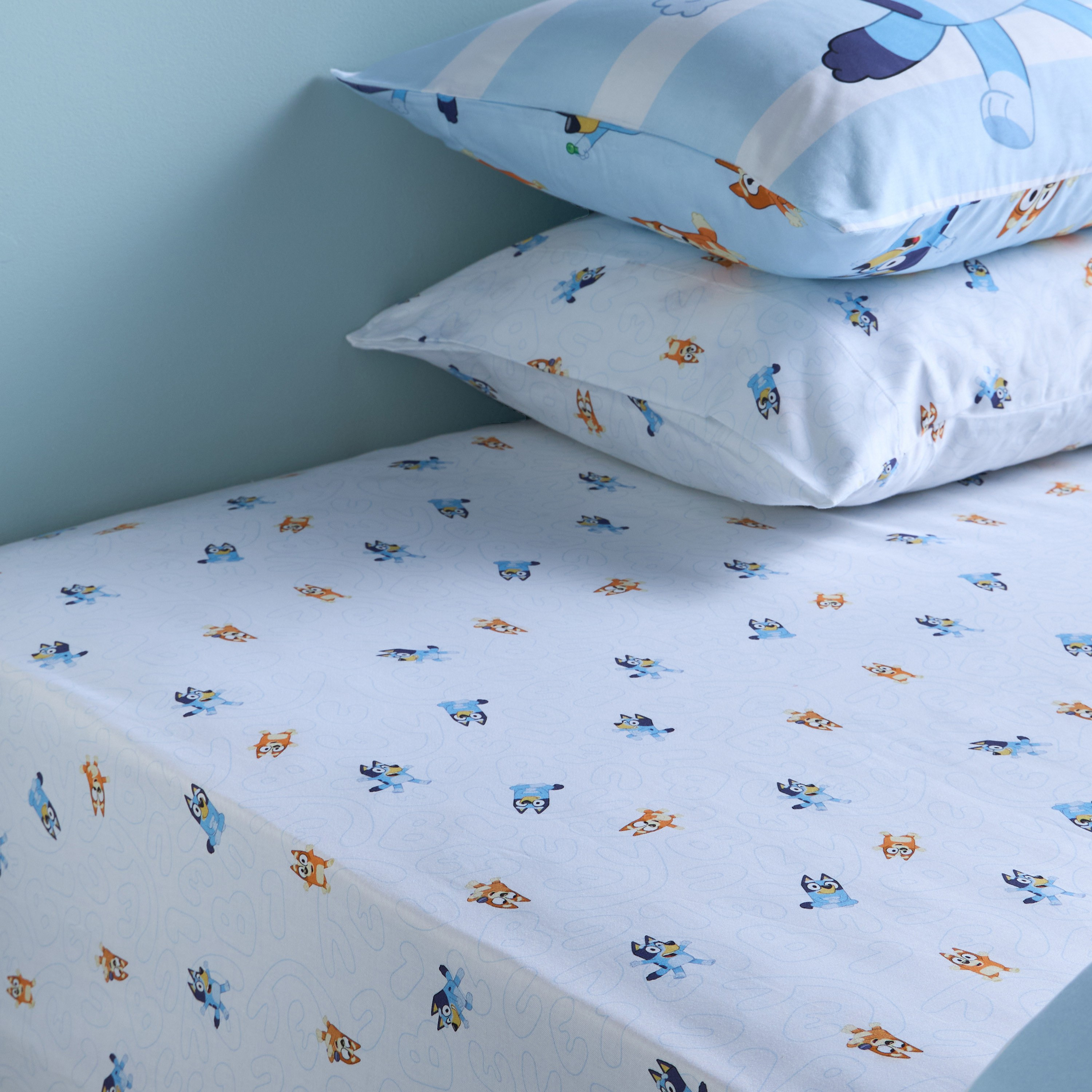 طقم لحاف وشرشف مفرد 4 قطع بطبعات قابل للقلب - بلووي - 135x220 سم-babyandkids-beddingandwindows-bedding-comforters-image-5