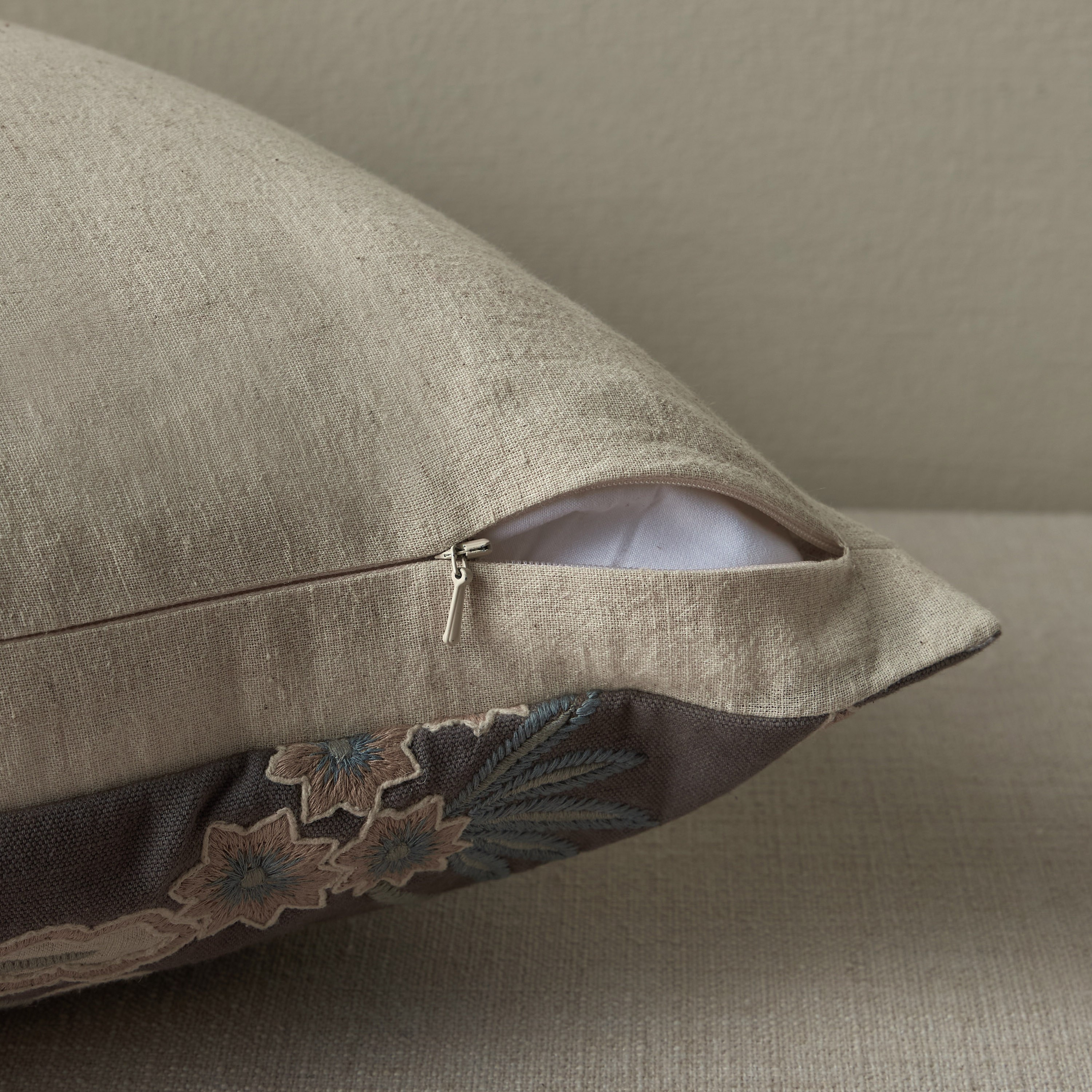 وسادة محشوة بتطريز أزهار - كاليندولا - 50x50 سم-household-cushionsandthrows-filledcushions-decorativecushions-image-3
