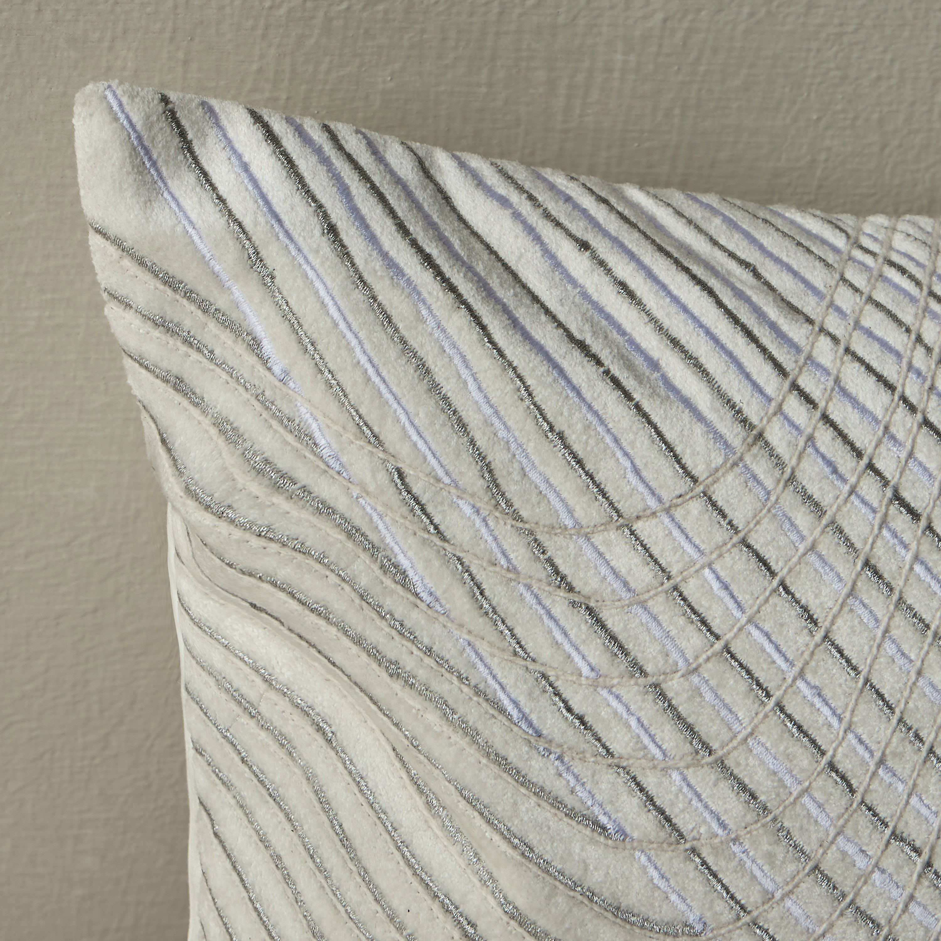 وسادة محشوة بتطريز مموج - فيرميليون - 30x50 سم-household-cushionsandthrows-filledcushions-decorativecushions-image-2