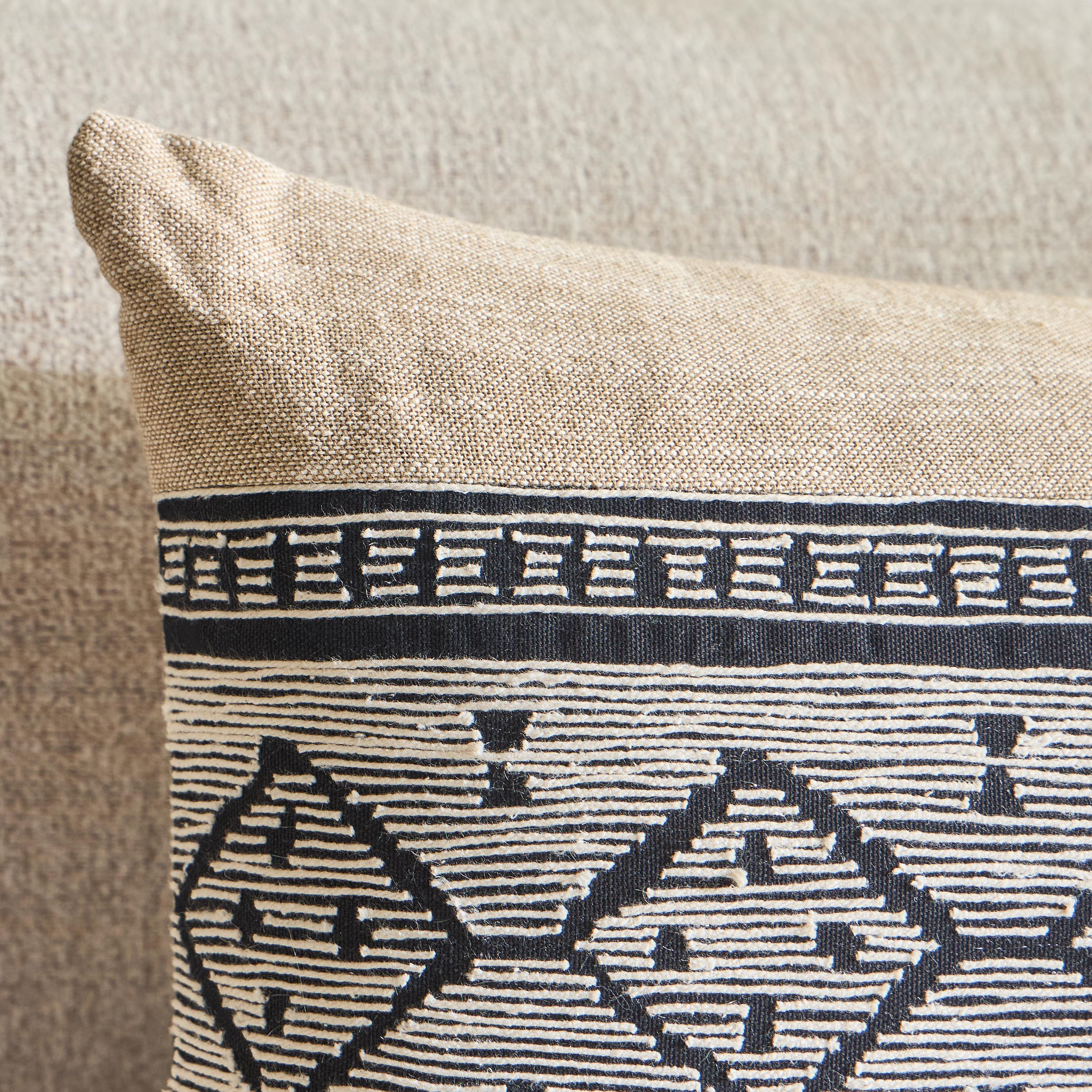 وسادة محشوة مطرزة - شيلونج - 35x80 سم-household-cushionsandthrows-filledcushions-decorativecushions-image-2