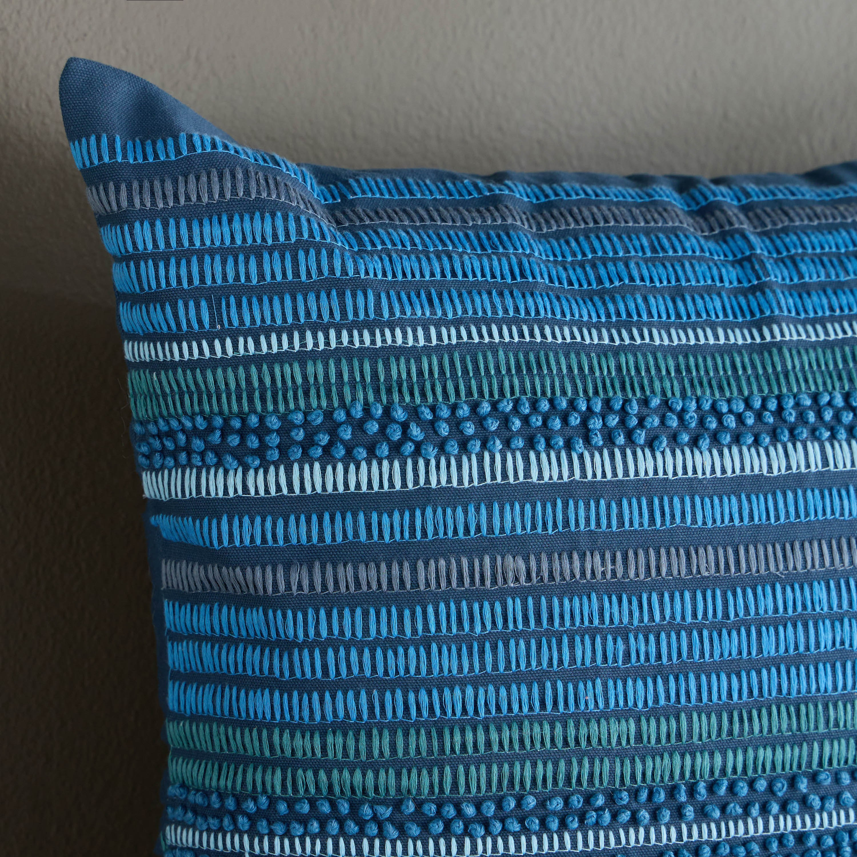 غطاء وسادة بخطوط ونقط - 50x50 سم-household-cushionsandthrows-cushioncovers-image-2