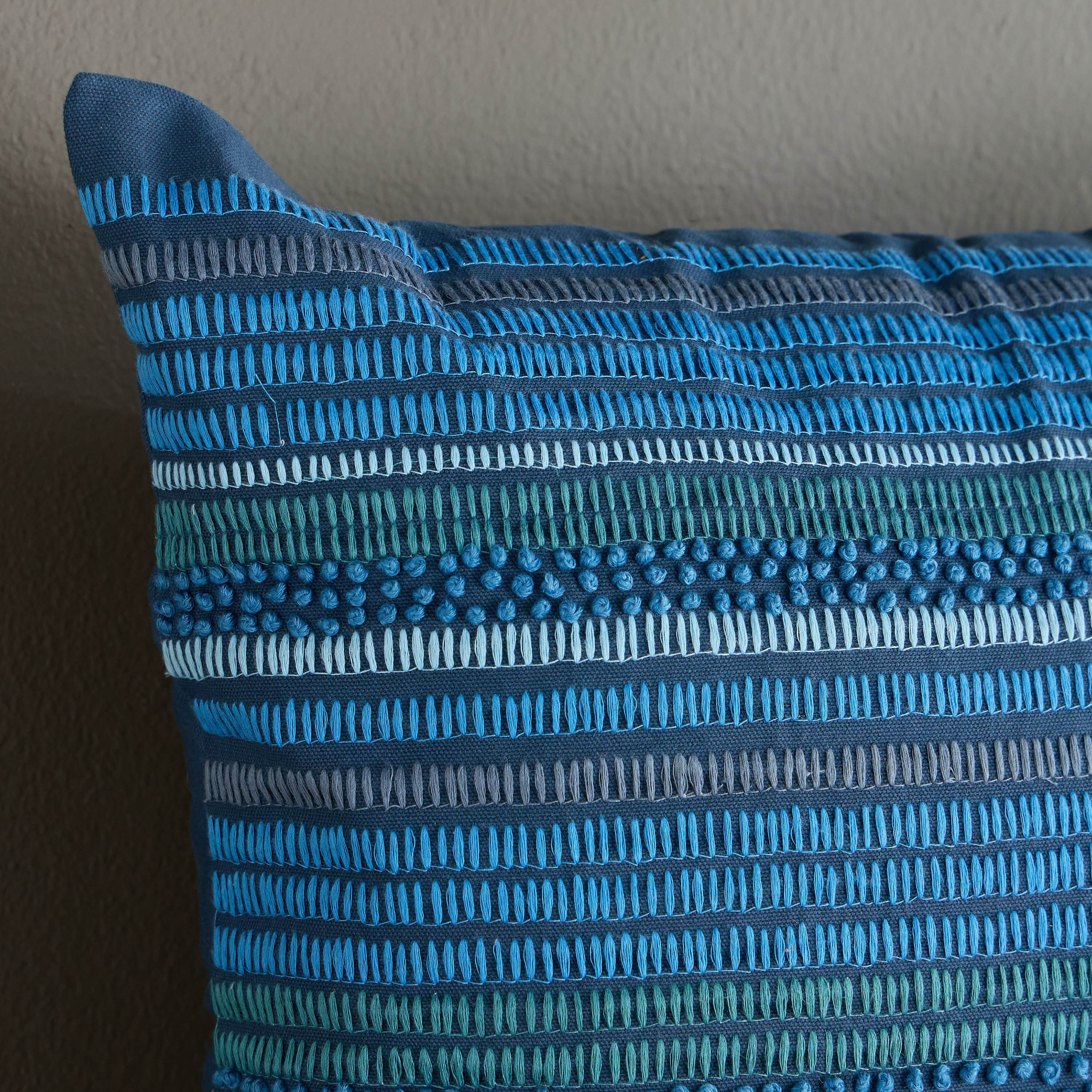 Line Dots Filled Cushion - 50x50 cm-household-cushionsandthrows-filledcushions-decorativecushions-image-6