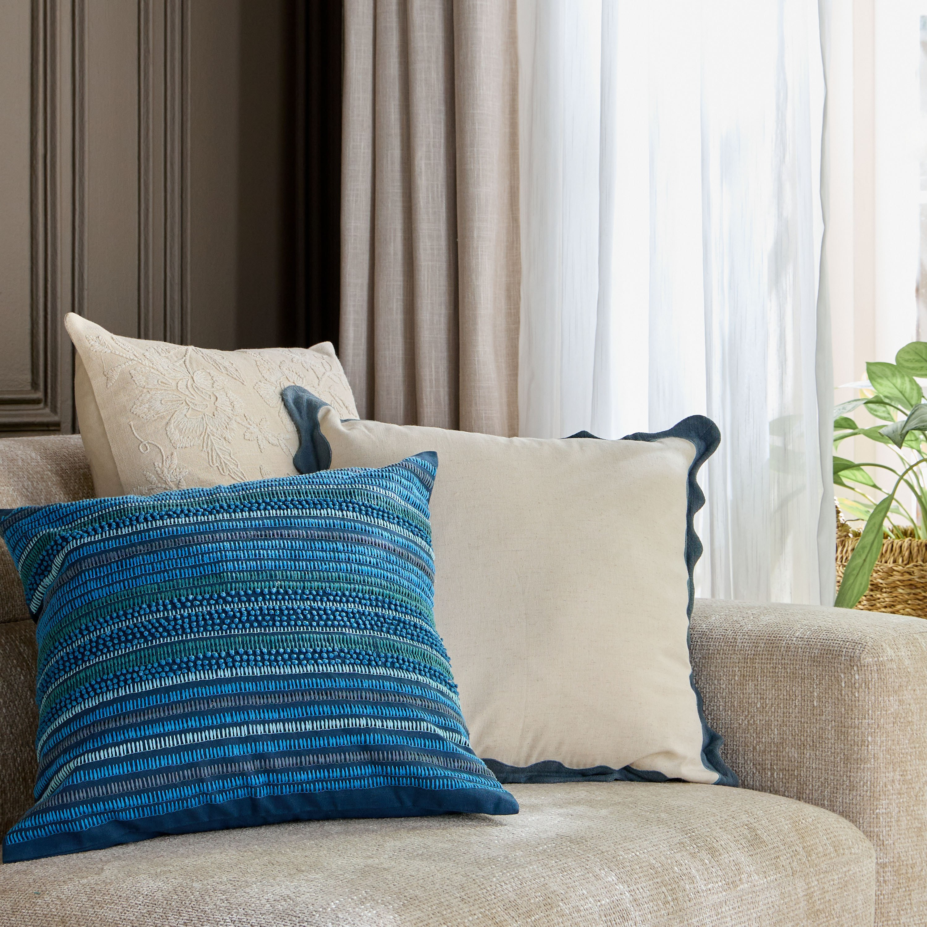Line Dots Filled Cushion - 50x50 cm-household-cushionsandthrows-filledcushions-decorativecushions-image-8