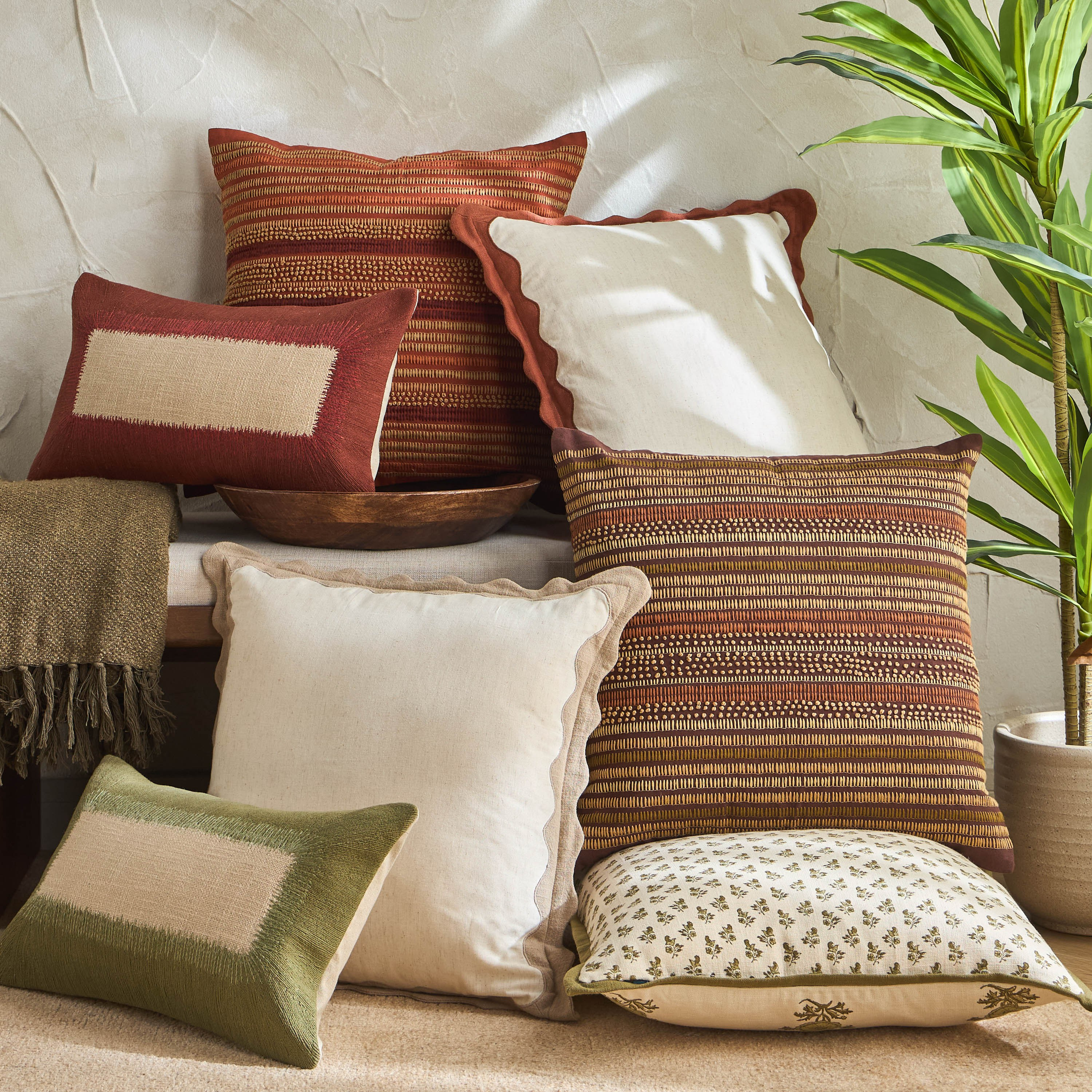 Line Dots Filled Cushion - 50x50 cm-household-cushionsandthrows-filledcushions-decorativecushions-image-12