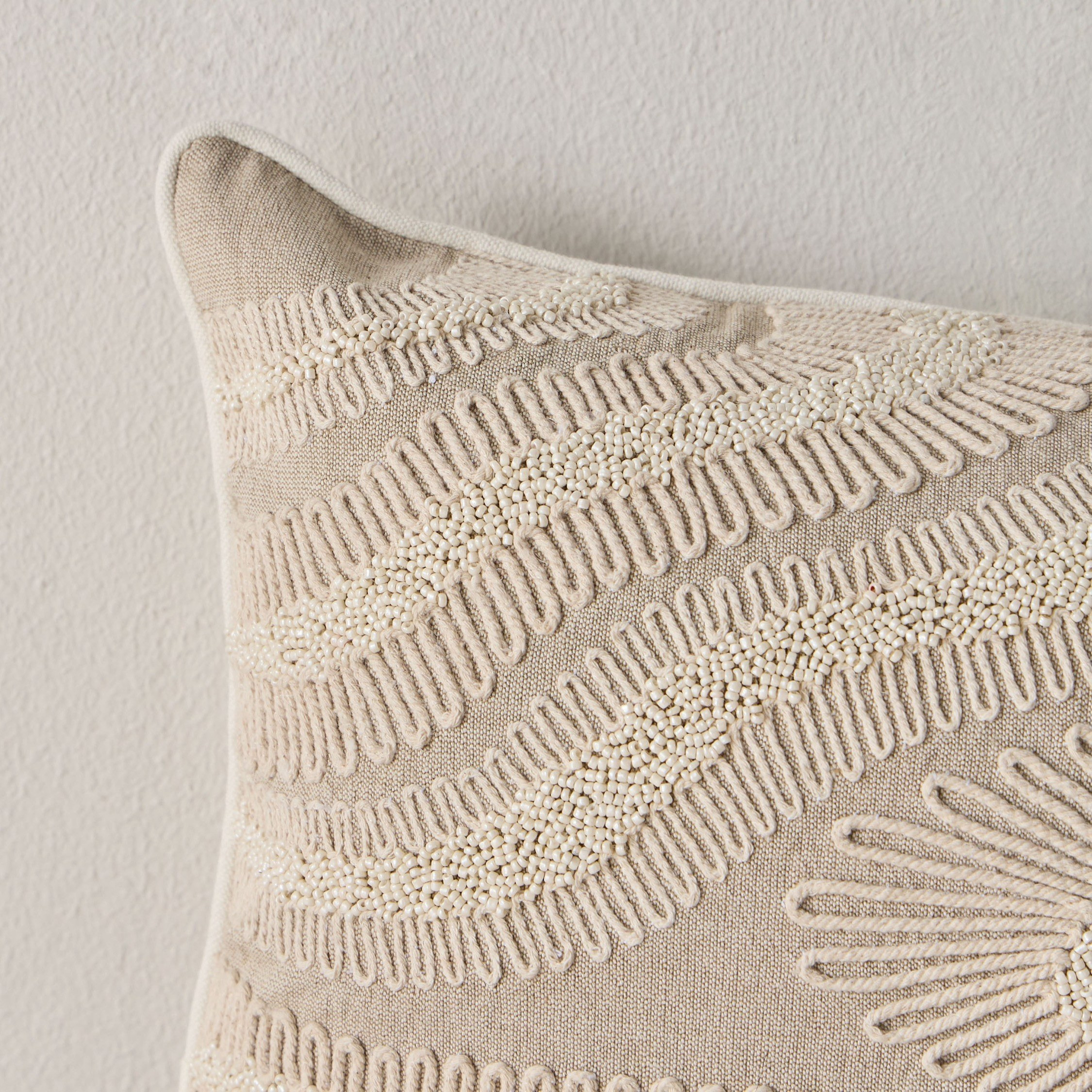 وسادة محشوة مطرزة - برافا - 30×50 سم-household-cushionsandthrows-filledcushions-decorativecushions-image-2