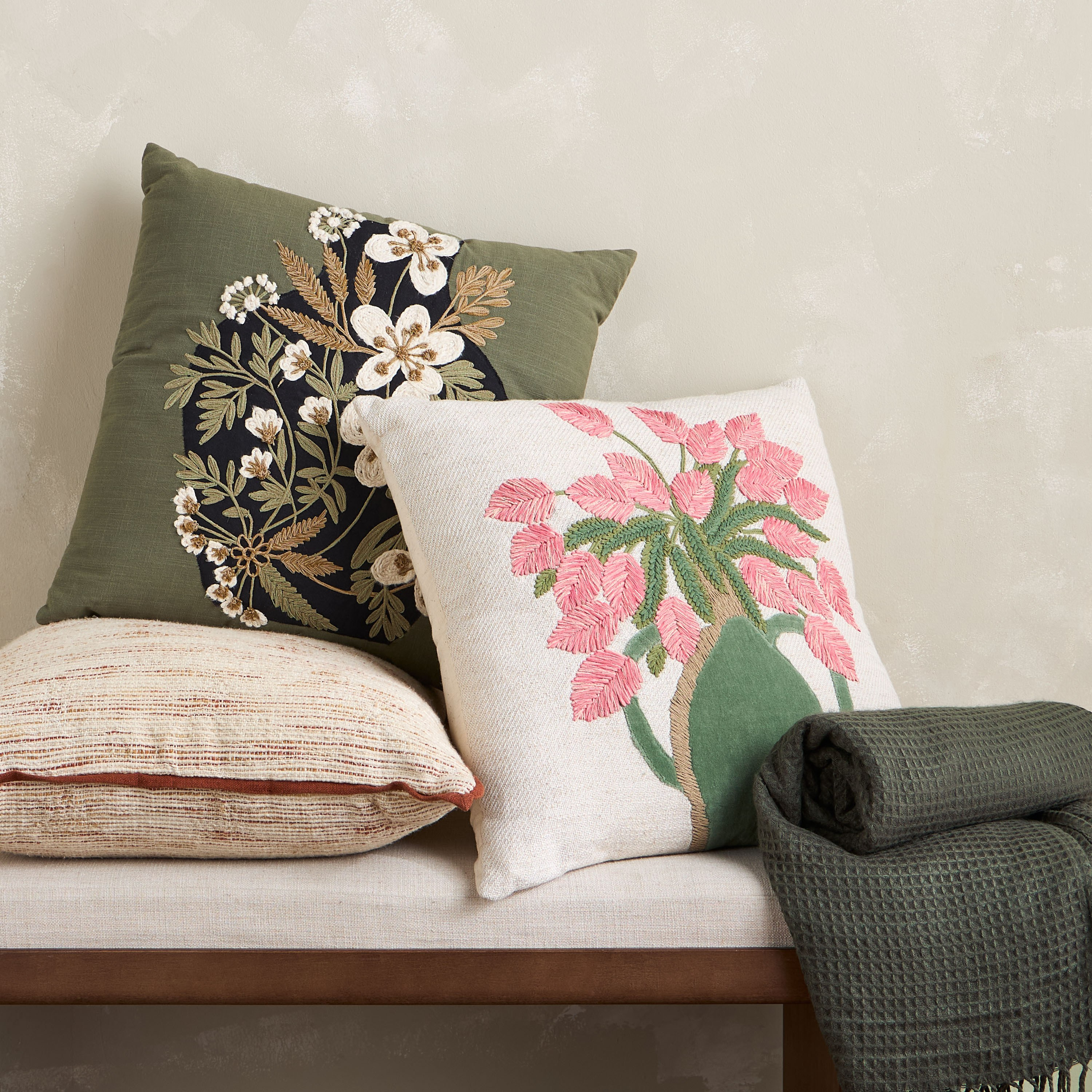 وسادة بتطريزات مزهرية - أليانا - 50x50 سم-household-cushionsandthrows-filledcushions-decorativecushions-image-4