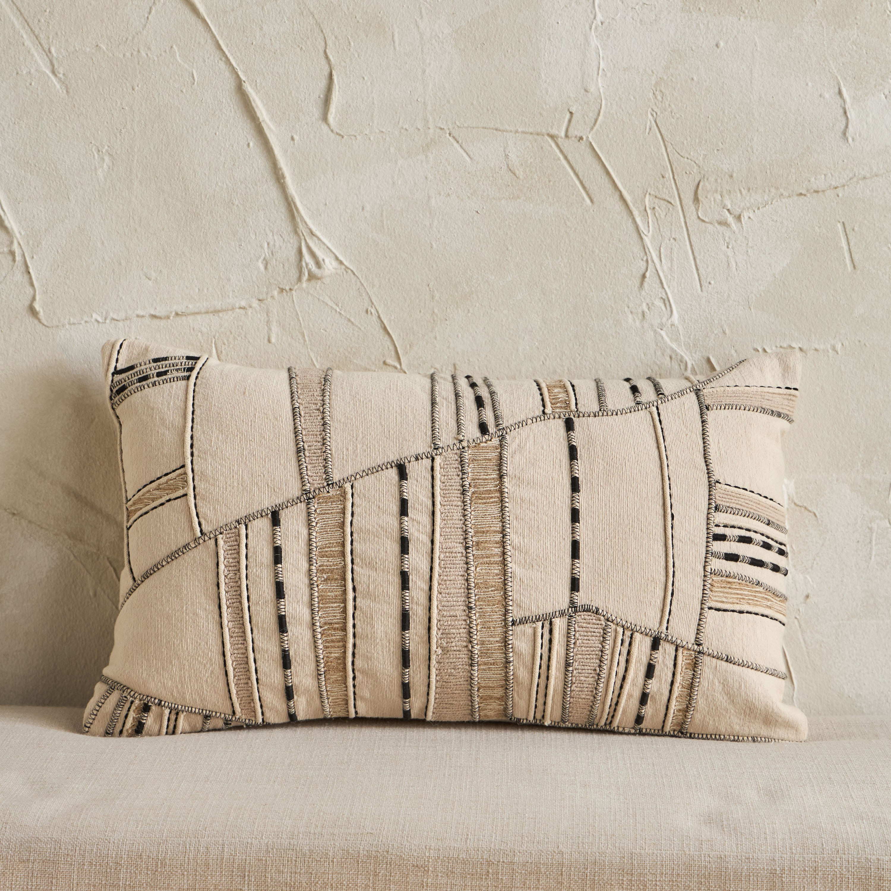 غطاء وسادة مطرز - توكي ستريب - 30x50 سم-household-cushionsandthrows-cushioncovers-image-1