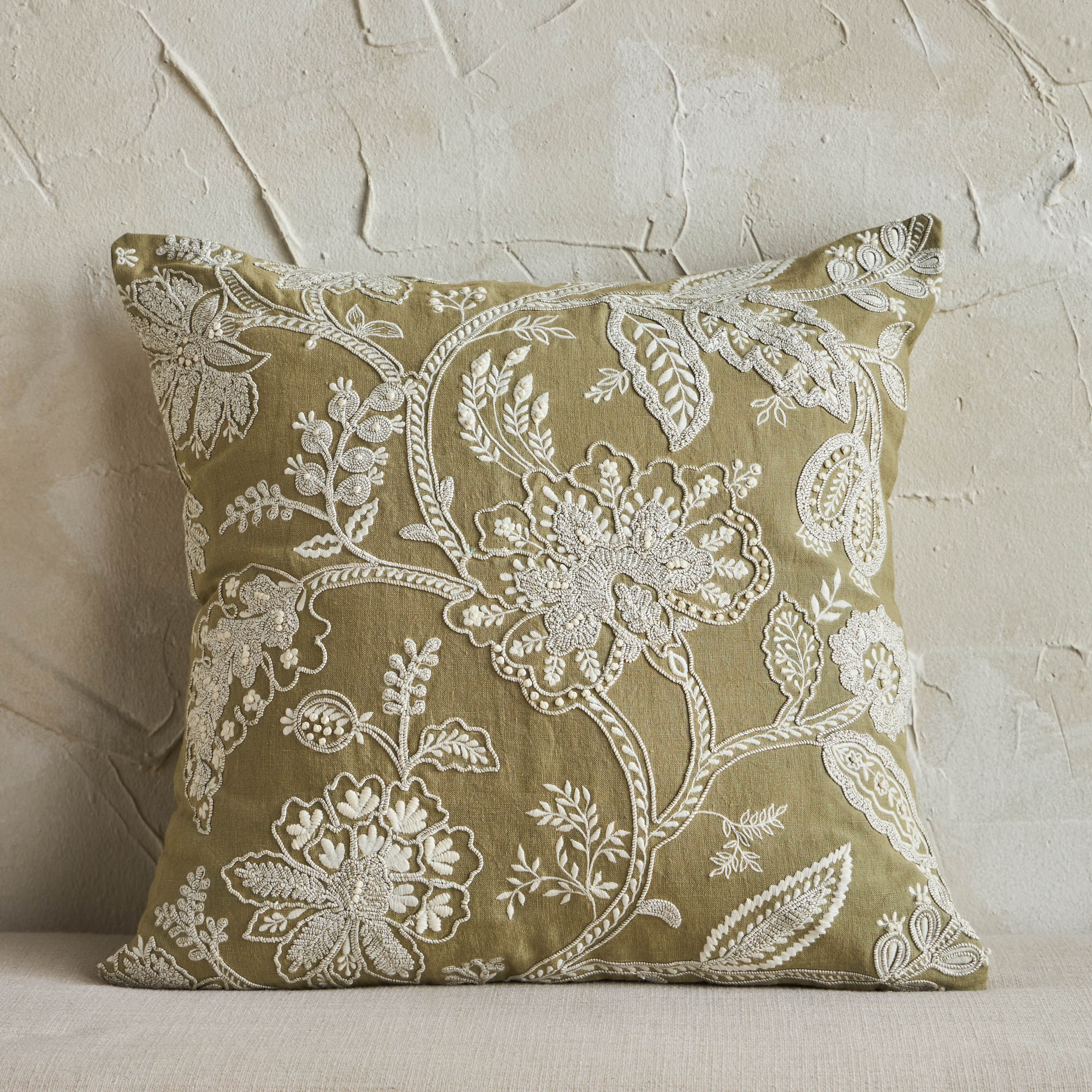 غطاء وسادة بتطريز كاميليا - أراس - 50x50 سم-household-cushionsandthrows-cushioncovers-image-5