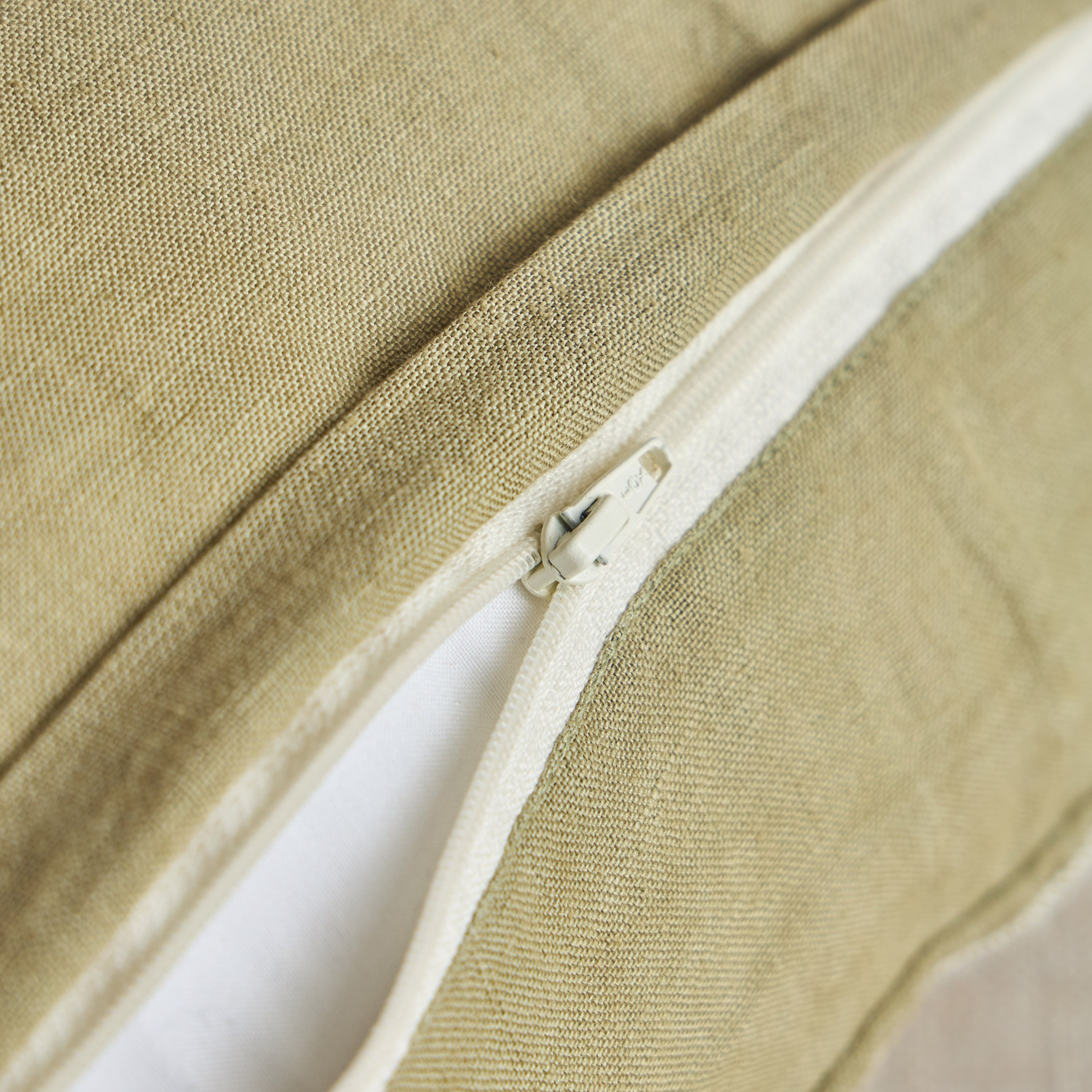 غطاء وسادة بتطريز كاميليا - أراس - 50x50 سم-household-cushionsandthrows-cushioncovers-image-7